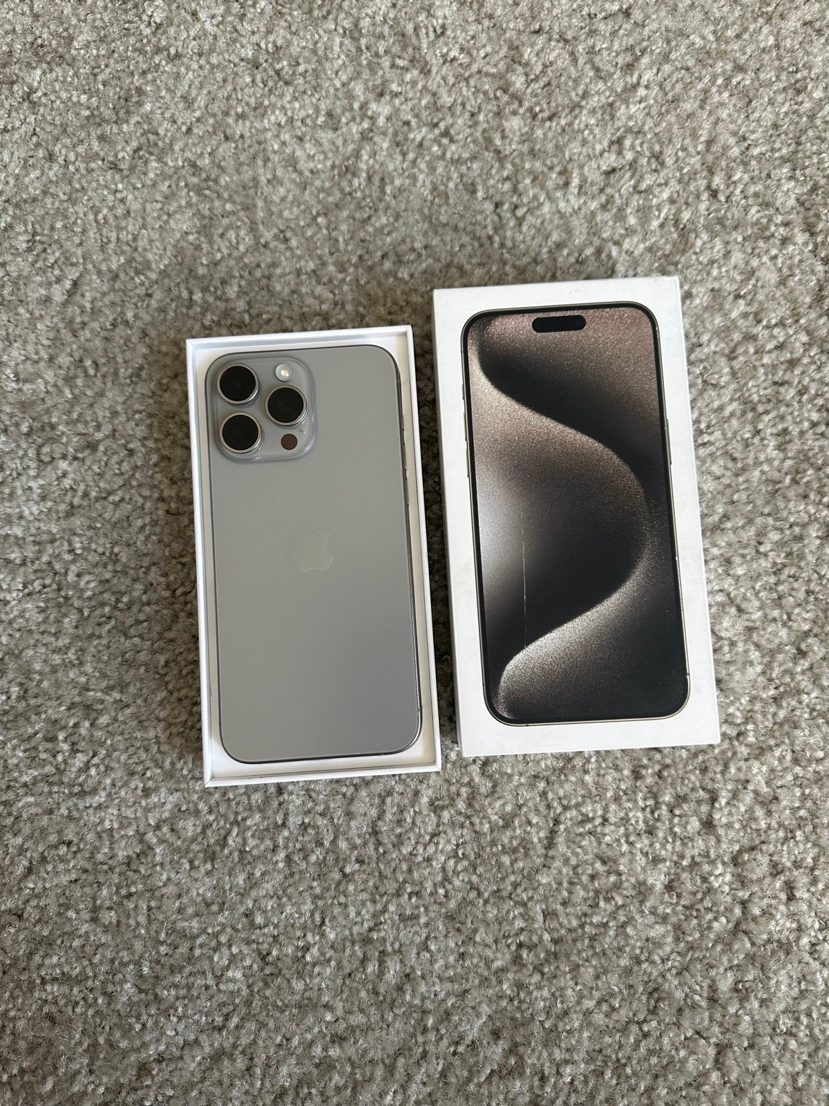 Apple iPhone 15 Pro Max | 256GB Natural Titanium 9T16