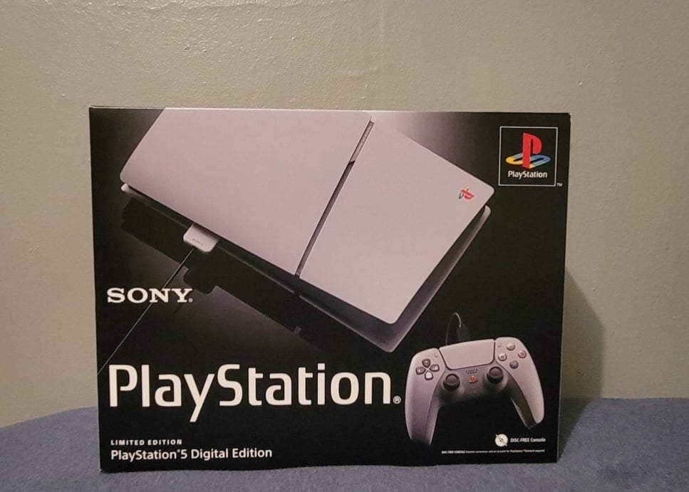 PlayStation 5 limited edition. 30th anniversary 7C15