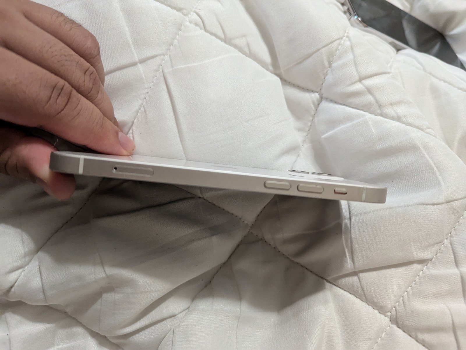 Apple iPhone 12 128 GB in White 8Y76