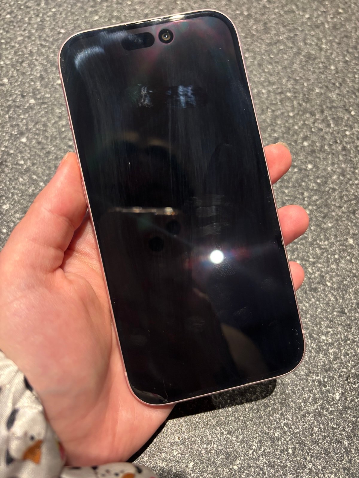 T-Mobile pink iPhone 15 5Y37