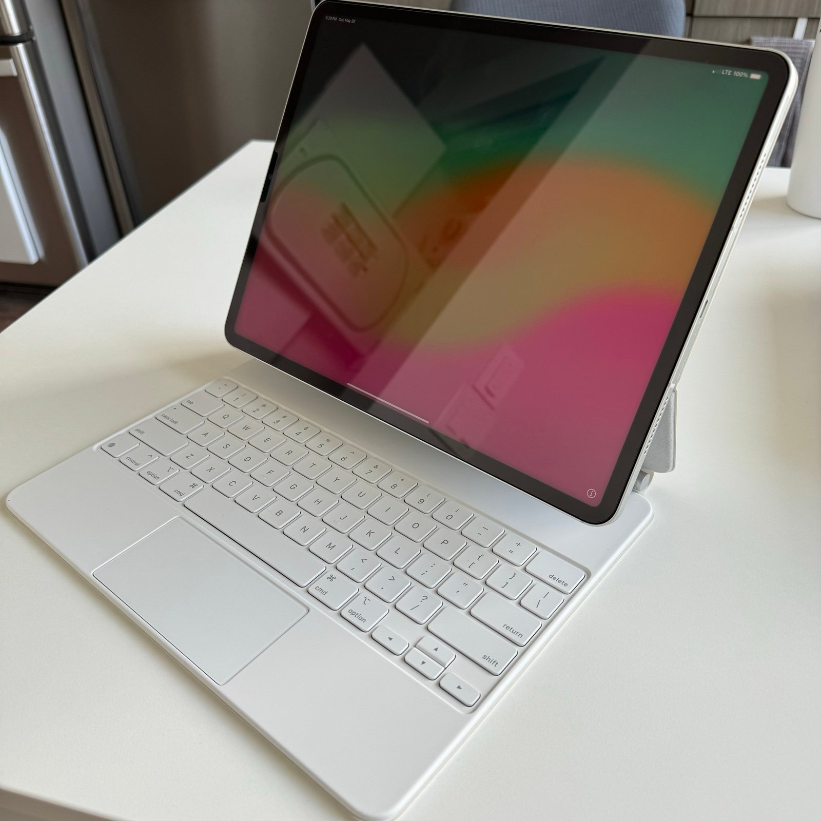 iPad Pro 12.9-inch 5th Generation Wi-Fi + Cellular Silver + Accessories 8Q21