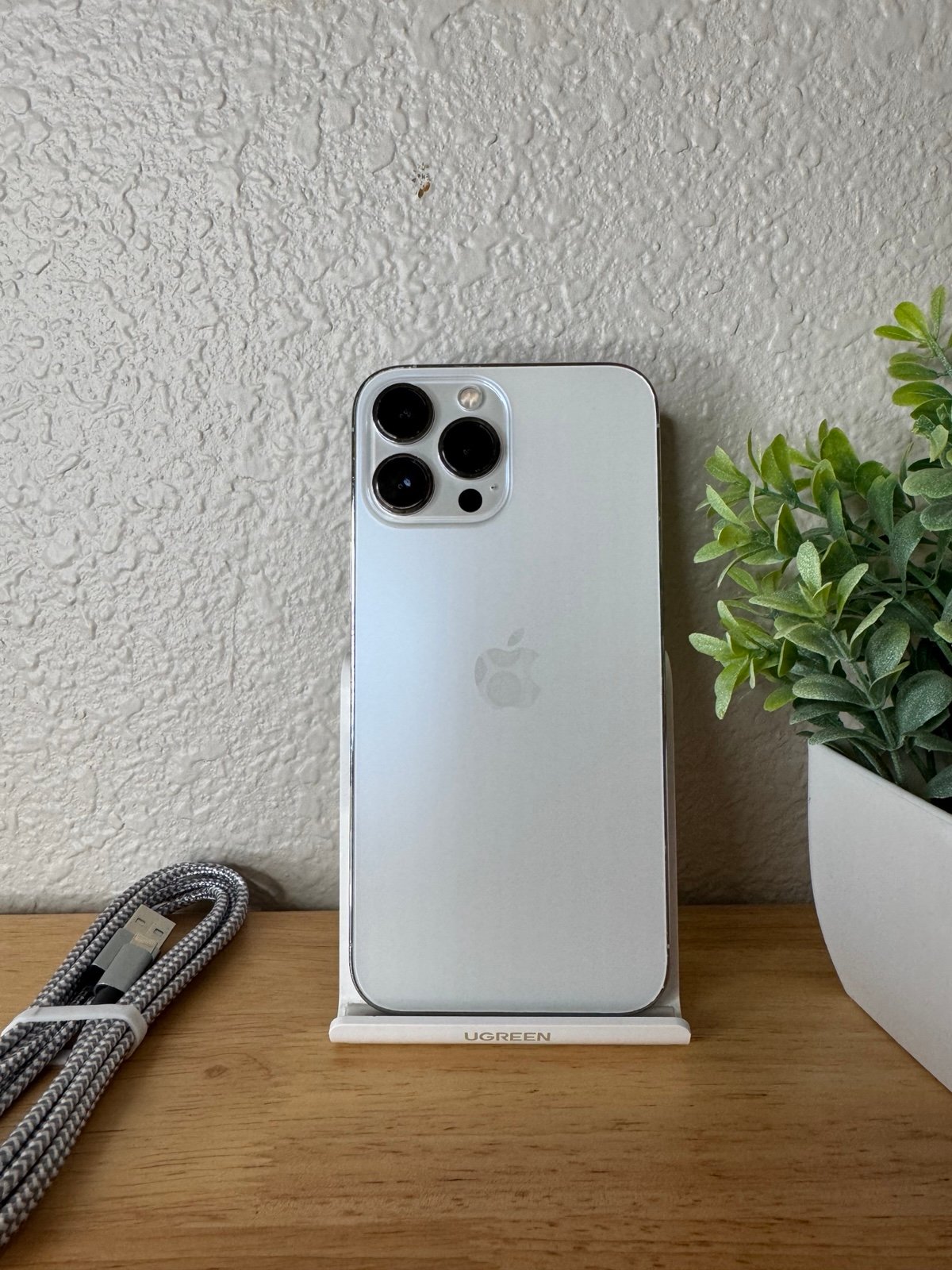 Apple iPhone 13 Pro Max 1TB in Silver for Unlocked 2T21