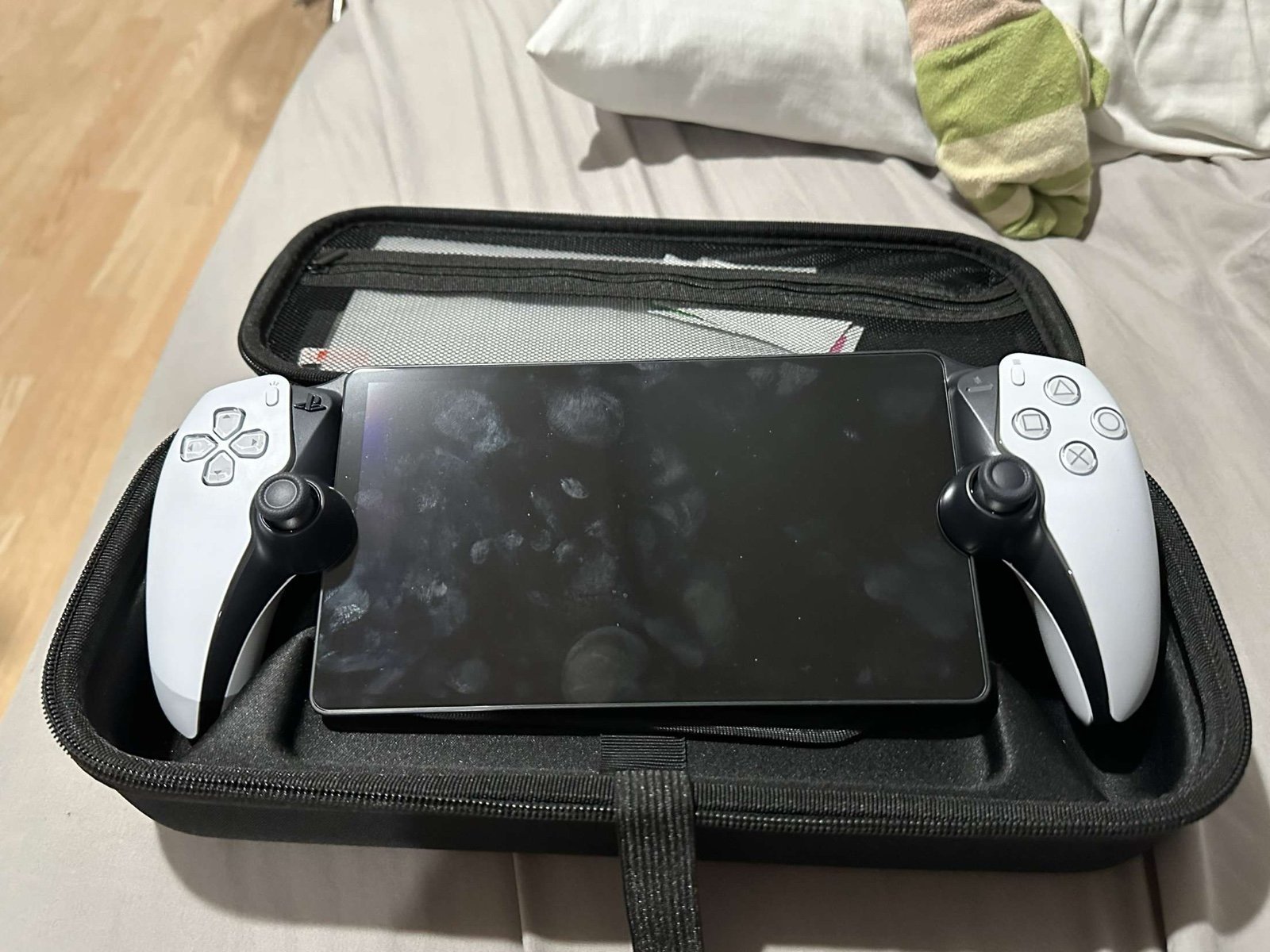 Sony - PlayStation Portal Remote Player and Accessories. 6F59