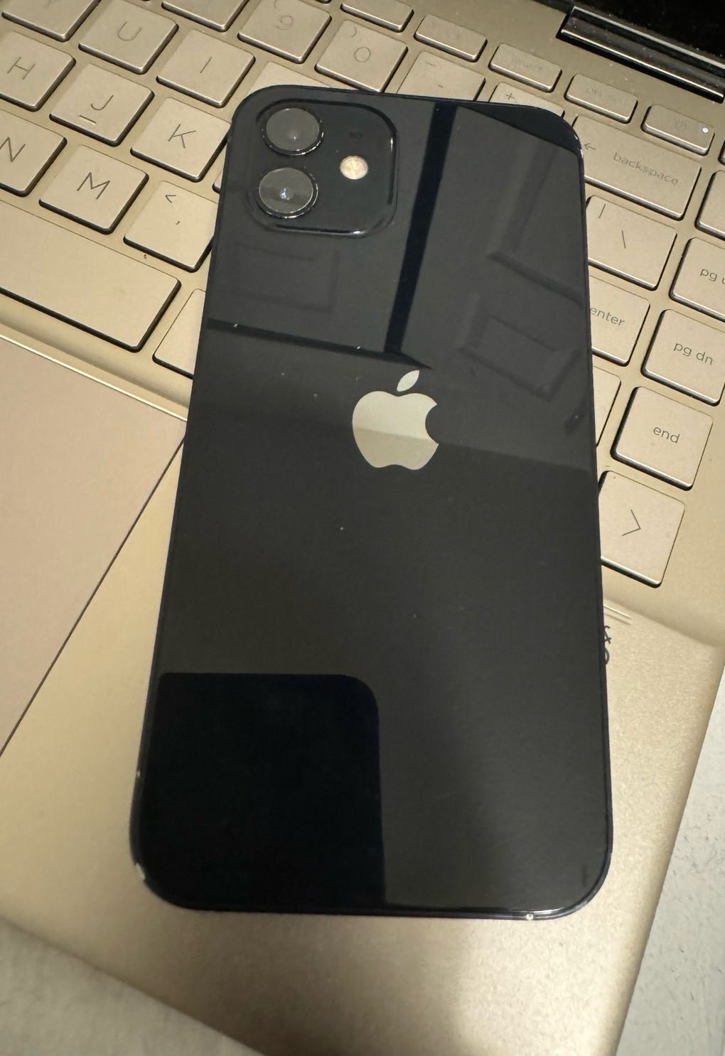 Apple iPhone 12 with screen protector and usb cable 6C68