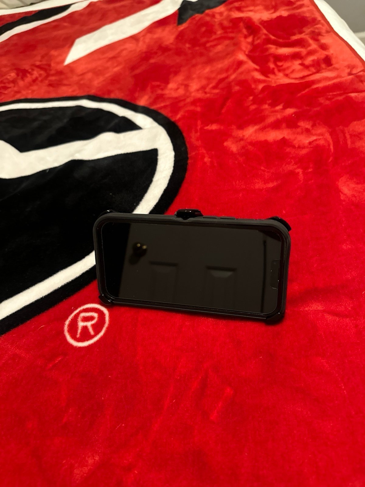 Apple IPhone 14 Plus 128 GB Red unlocked with OtterBox Defender Series/beltclip 2O89