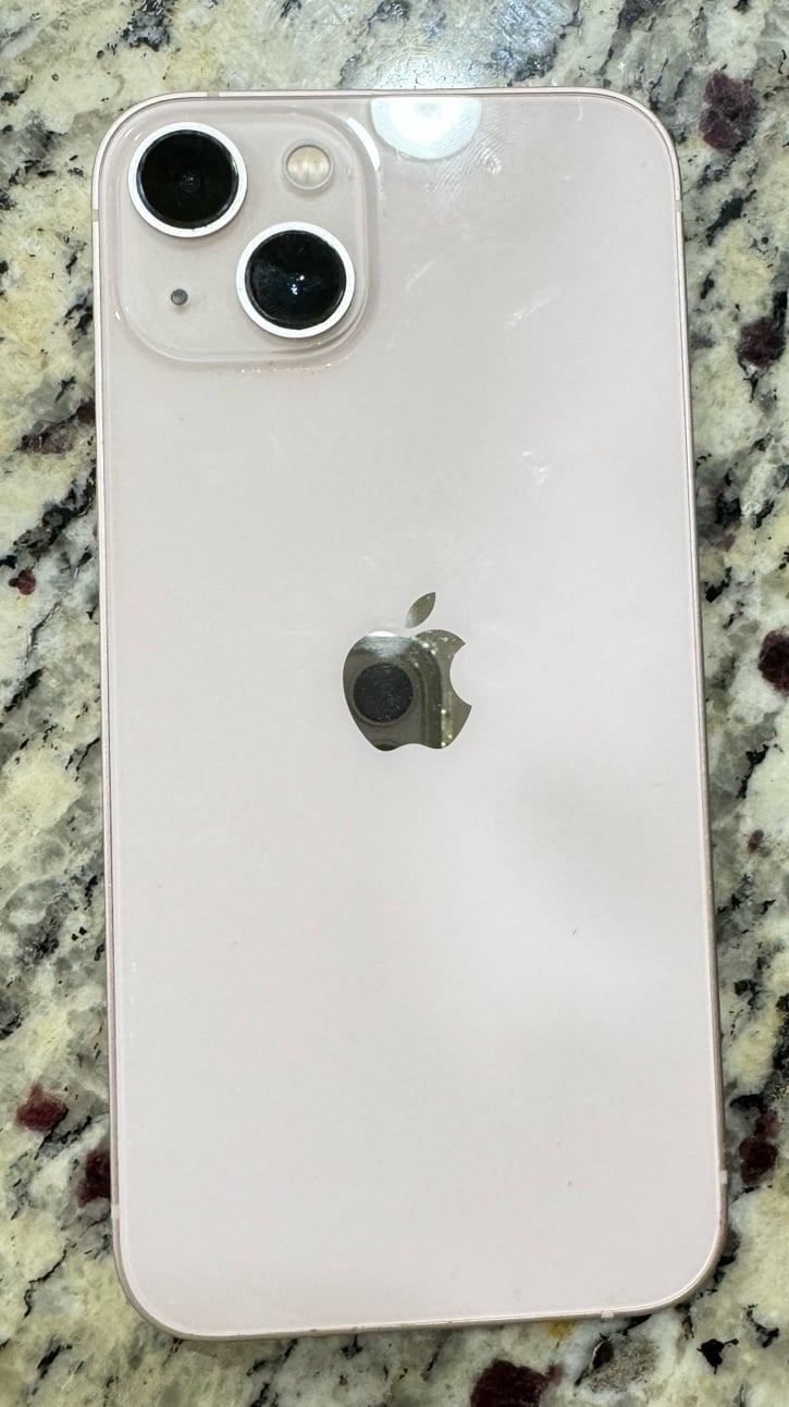 Apple iPhone 13 128 GB in Pink 2G37