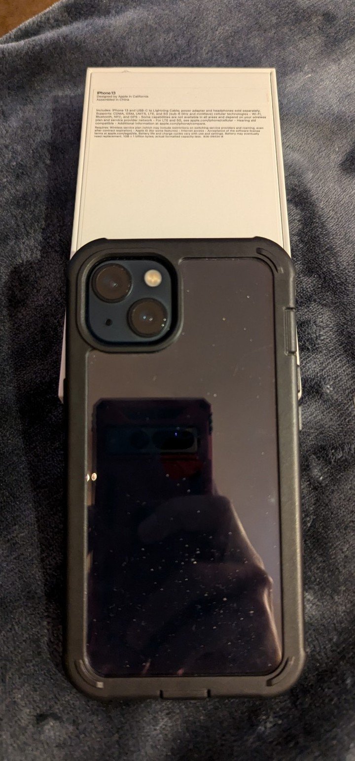 iPhone 13 Midnight 128GB Model A2482 5S15