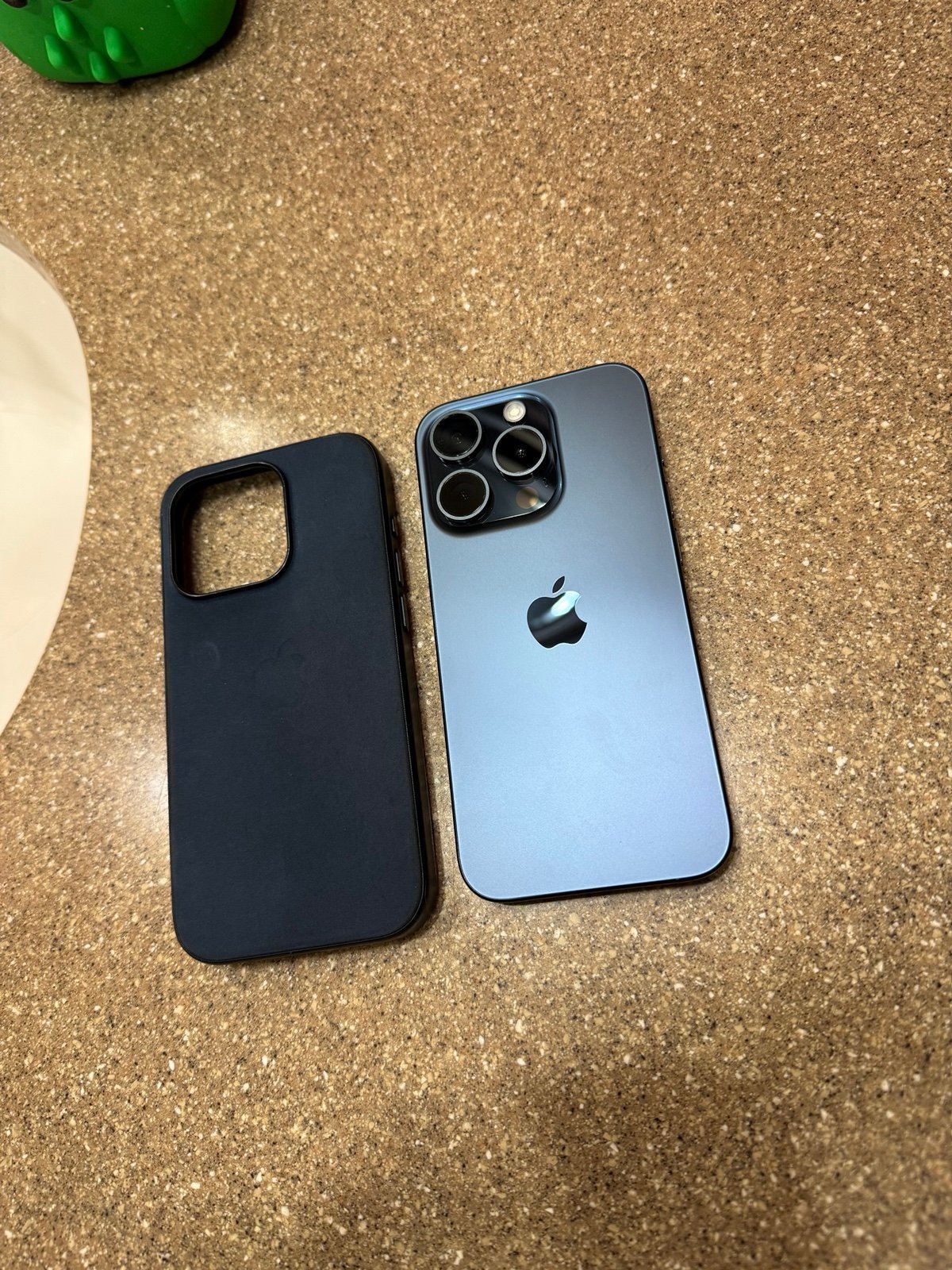 UNLOCKED iPhone 15 Pro 3X95