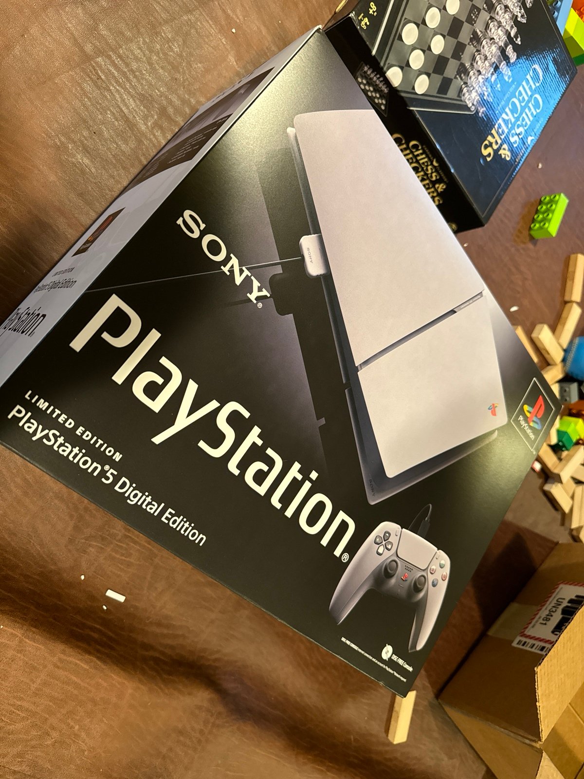 PlayStation 5 30th anniversary edition 7C12