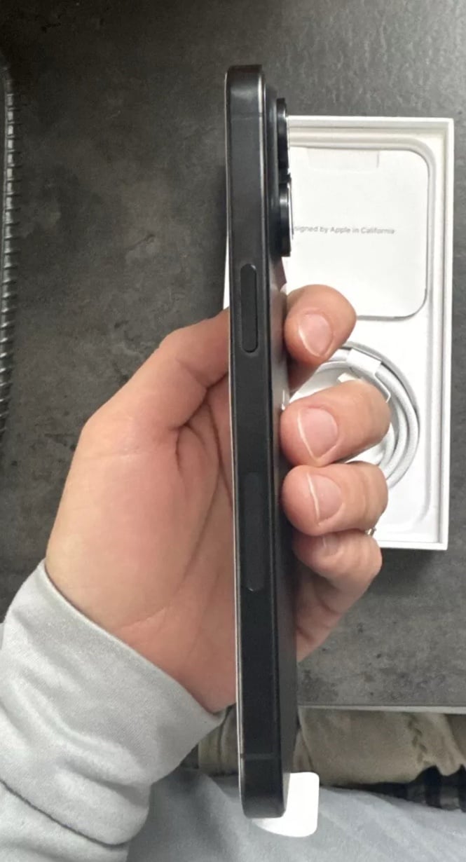 iPhone 15 pro max 1B factory unlocked 7G17