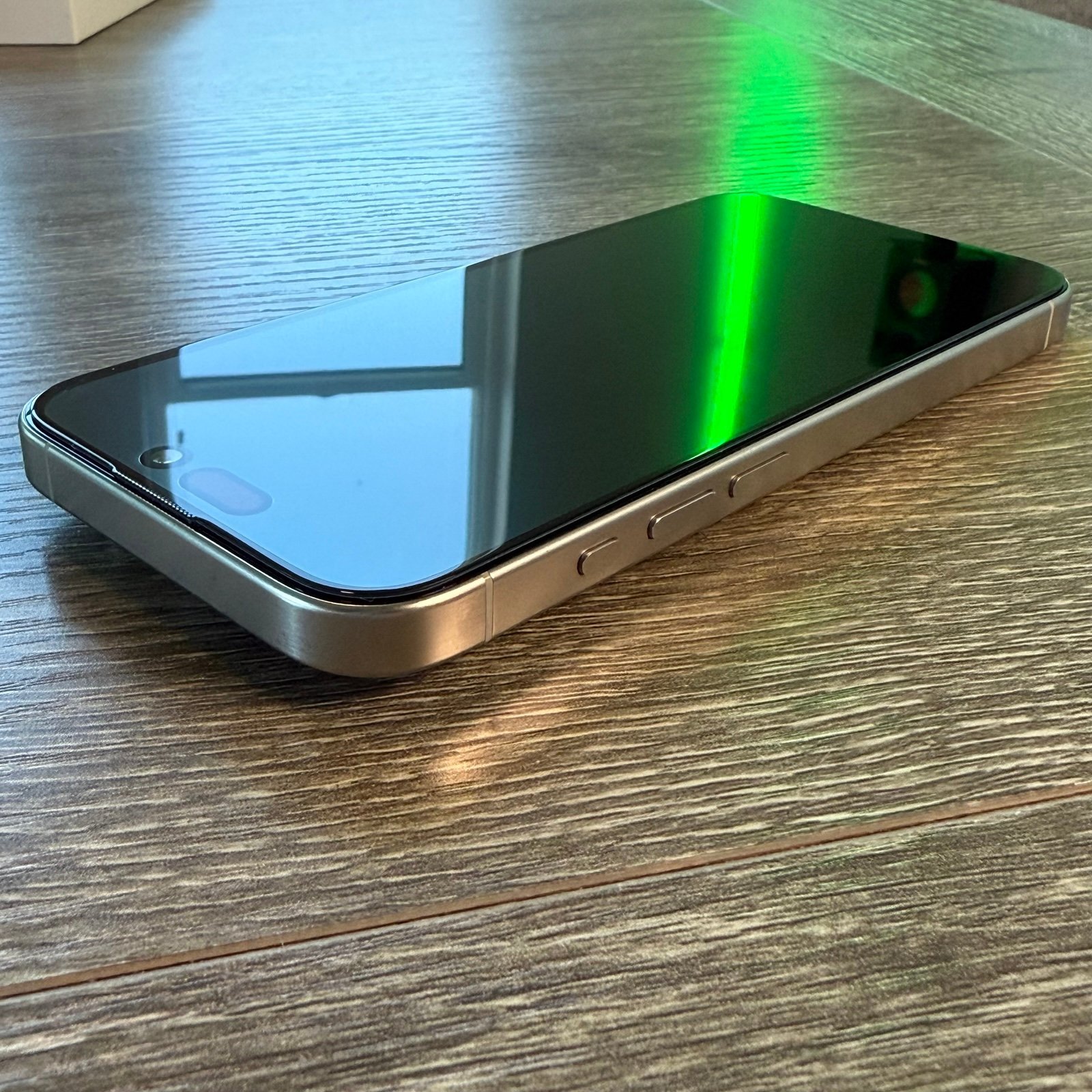 iPhone 15 Pro 256Gb - White Titanium - Fully Unlocked 7J75