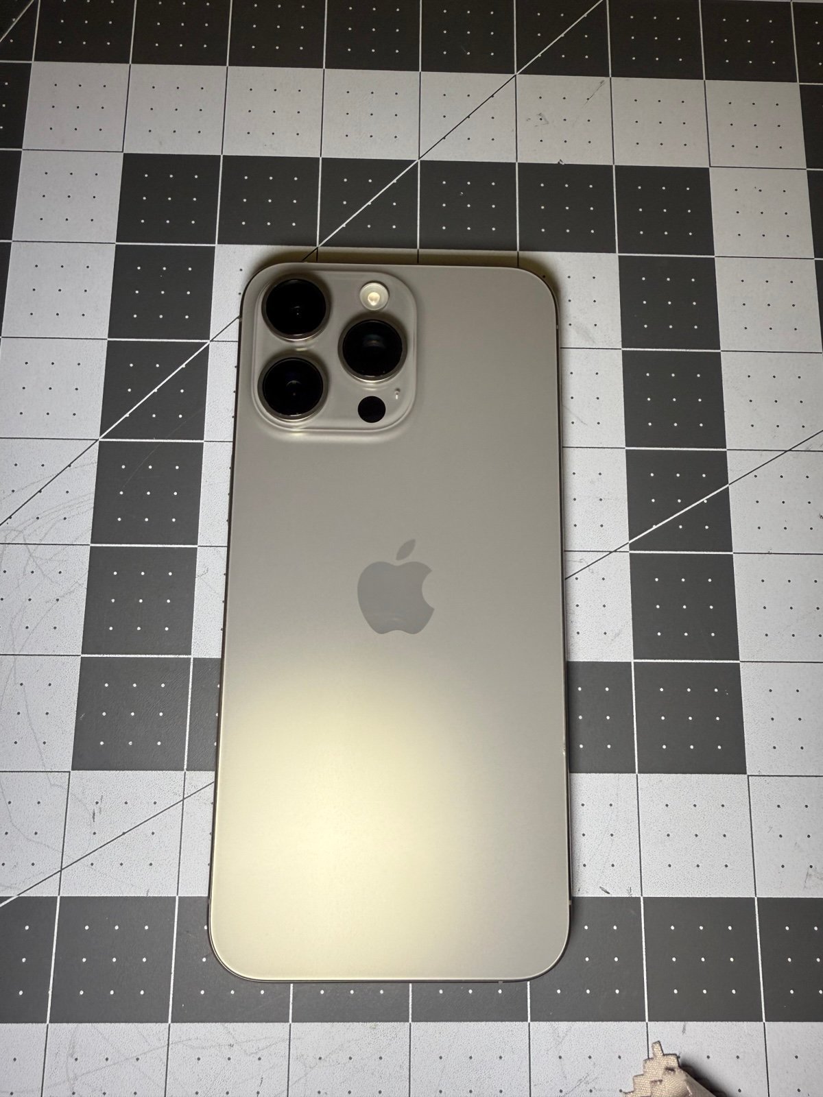 iPhone 15 pro max unlocked 9J11