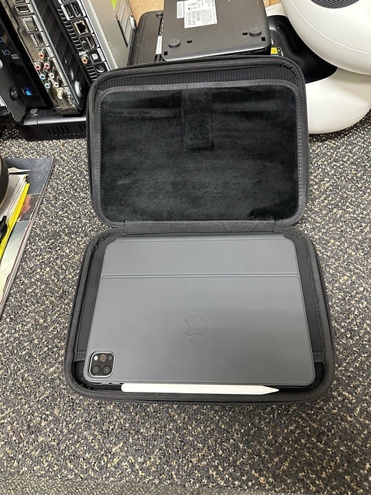 iPad Pro 11inch 3rd gen 128gb 1Y77