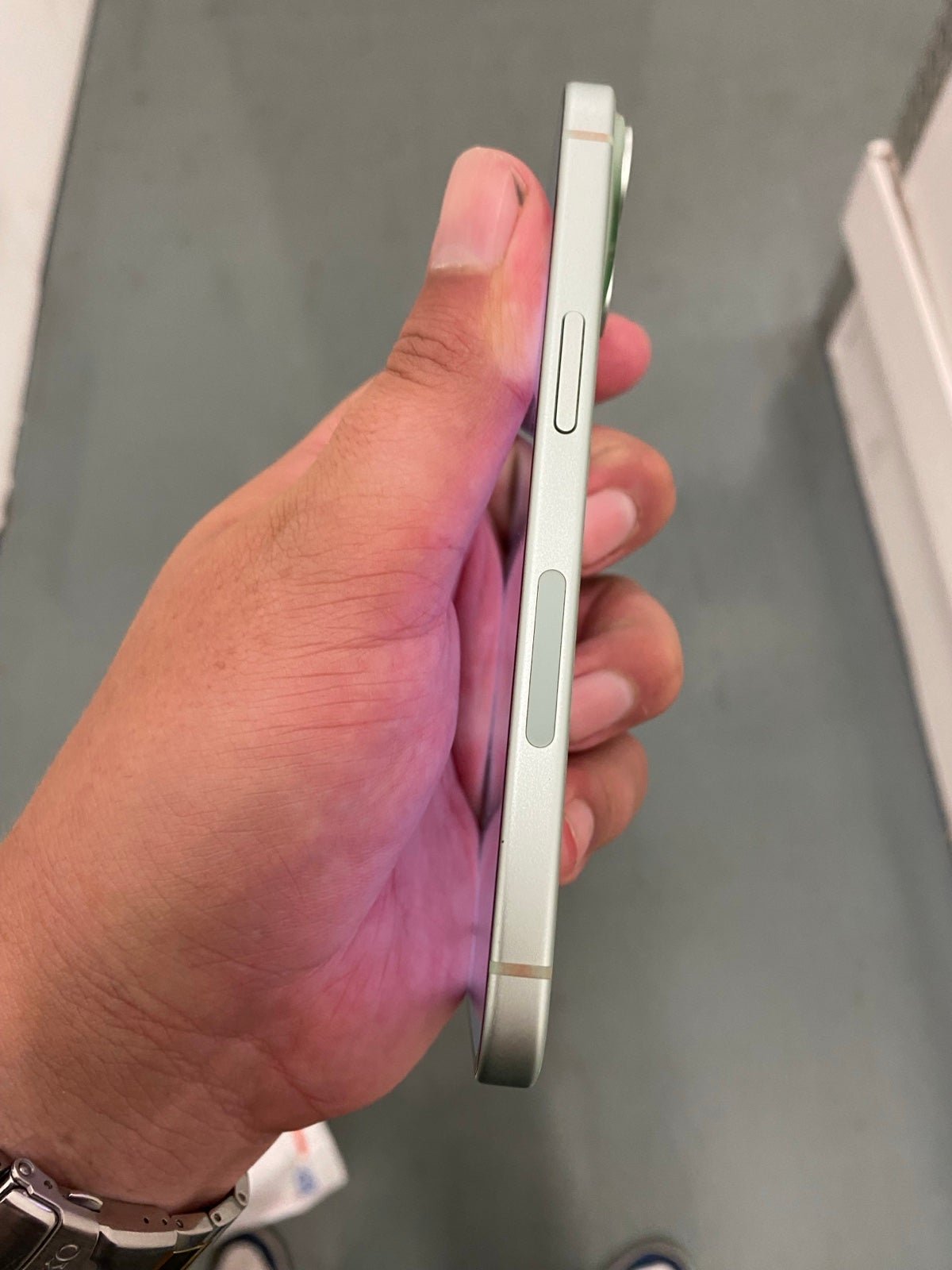 Apple iPhone 15 128GB unlocked green 2L12