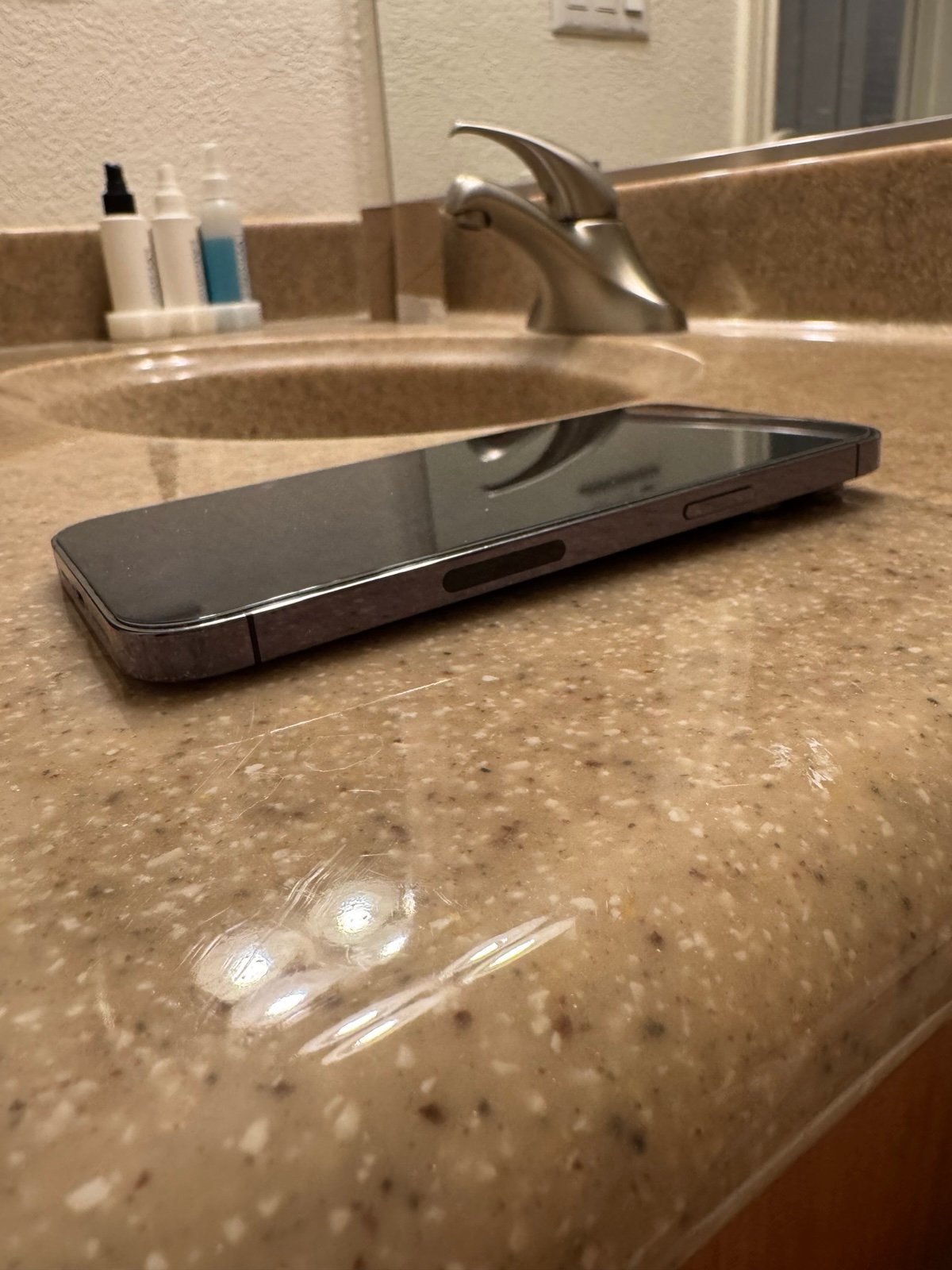 Unlocked Apple iPhone 14 Pro Max 128 GB in Deep Purple 2Q12