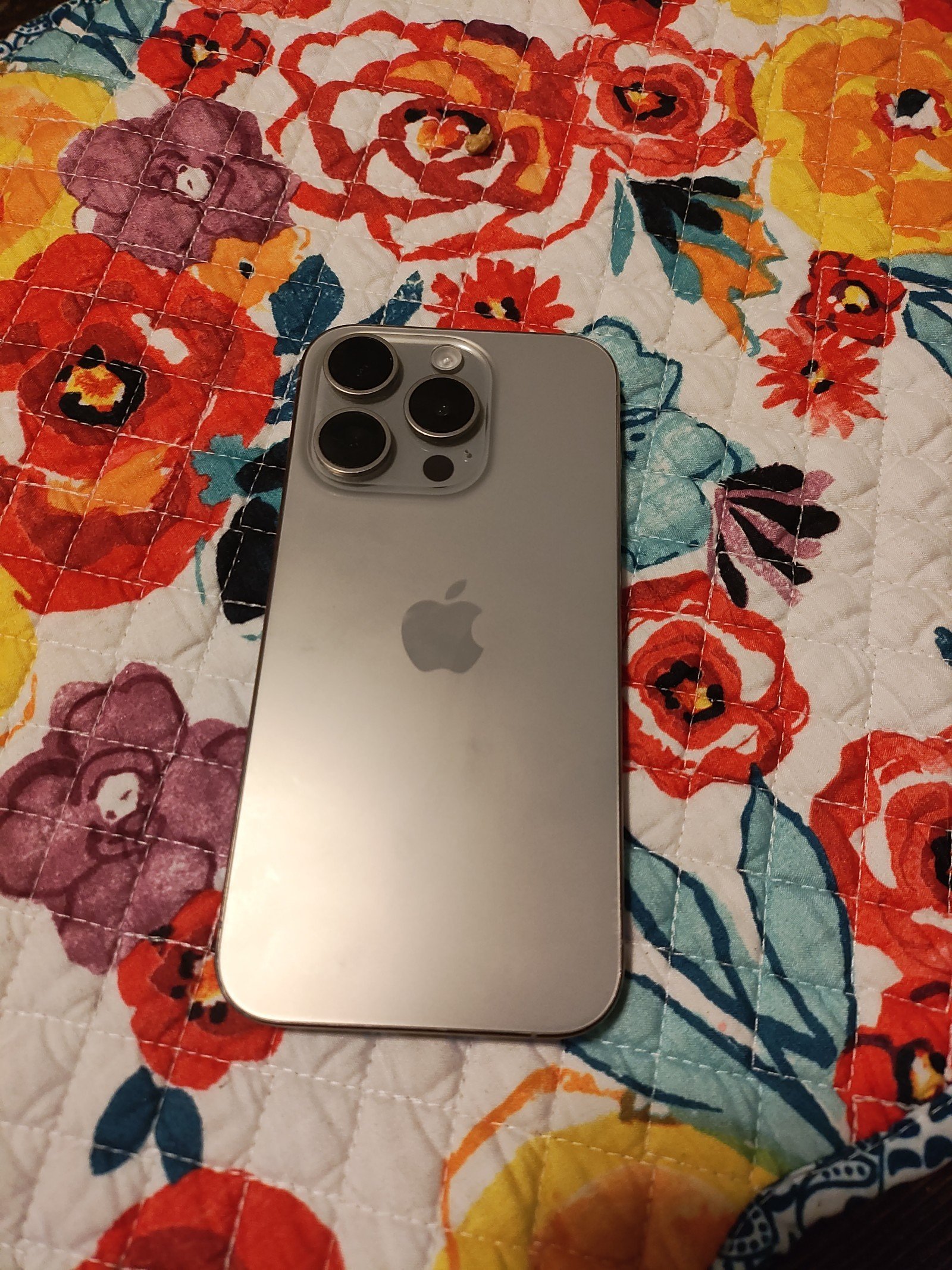 Apple iPhone 15 pro 9J55