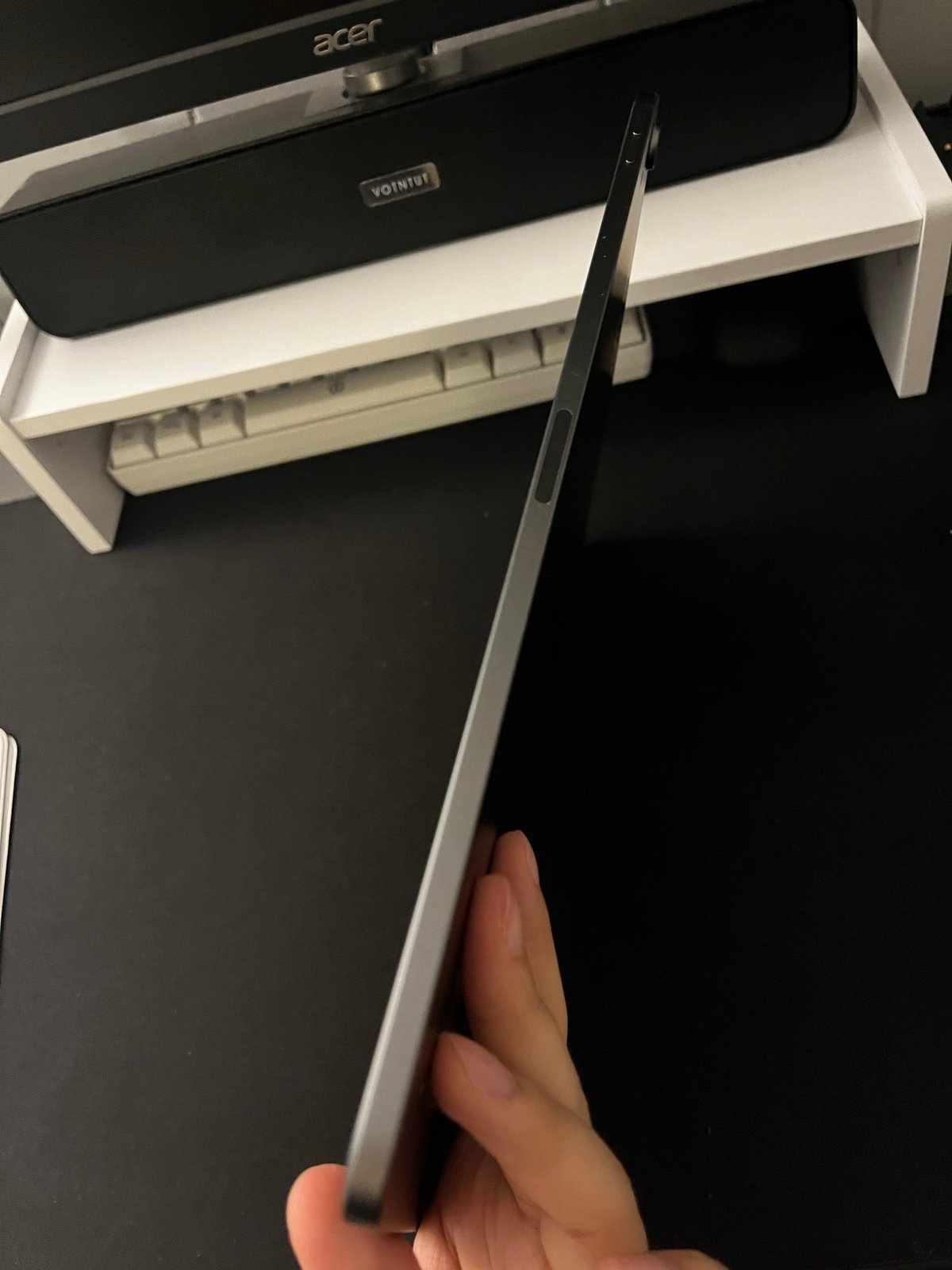 Apple iPad Pro 3rd Generation 12.9” 64GB with folio case 7V81