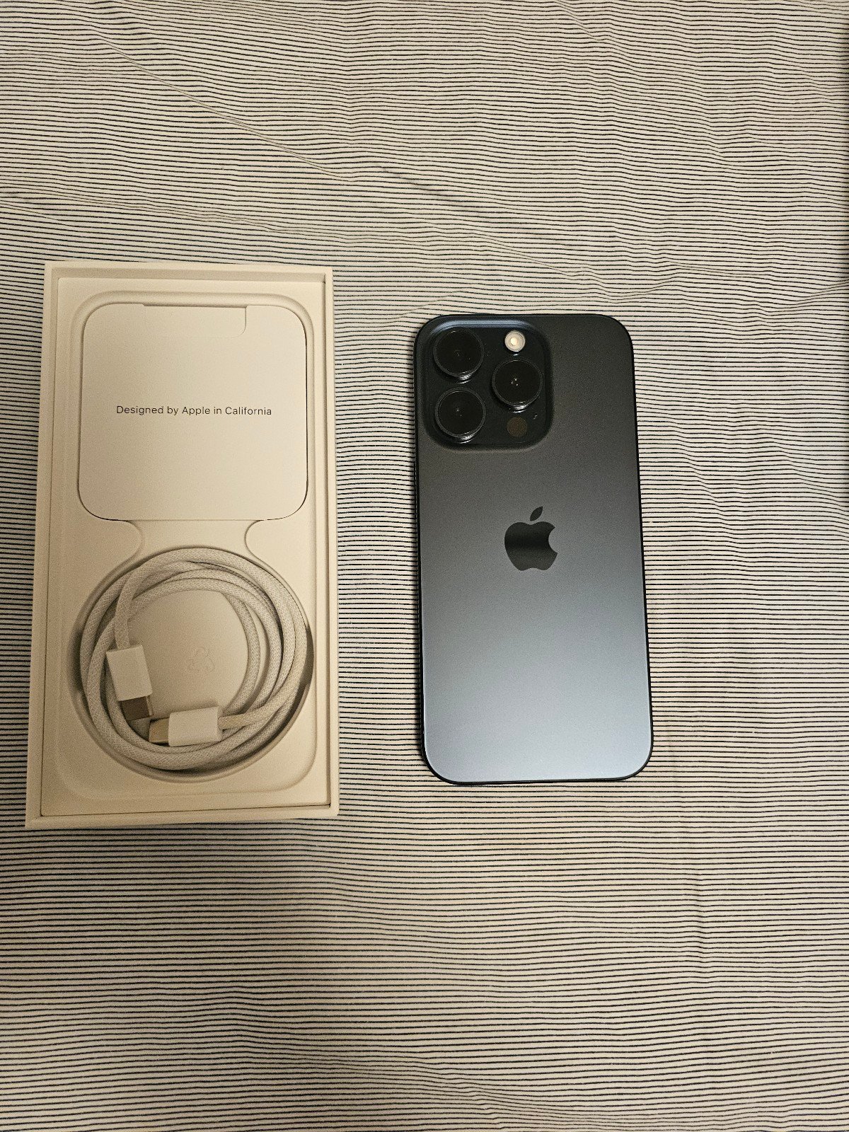 Apple iPhone 15 pro unlocked 6O17