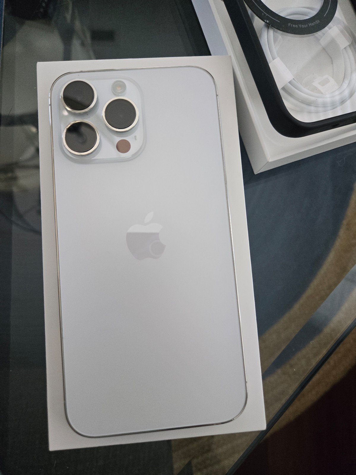 iphone14 pro max white phone UNLOCKED 8Y21