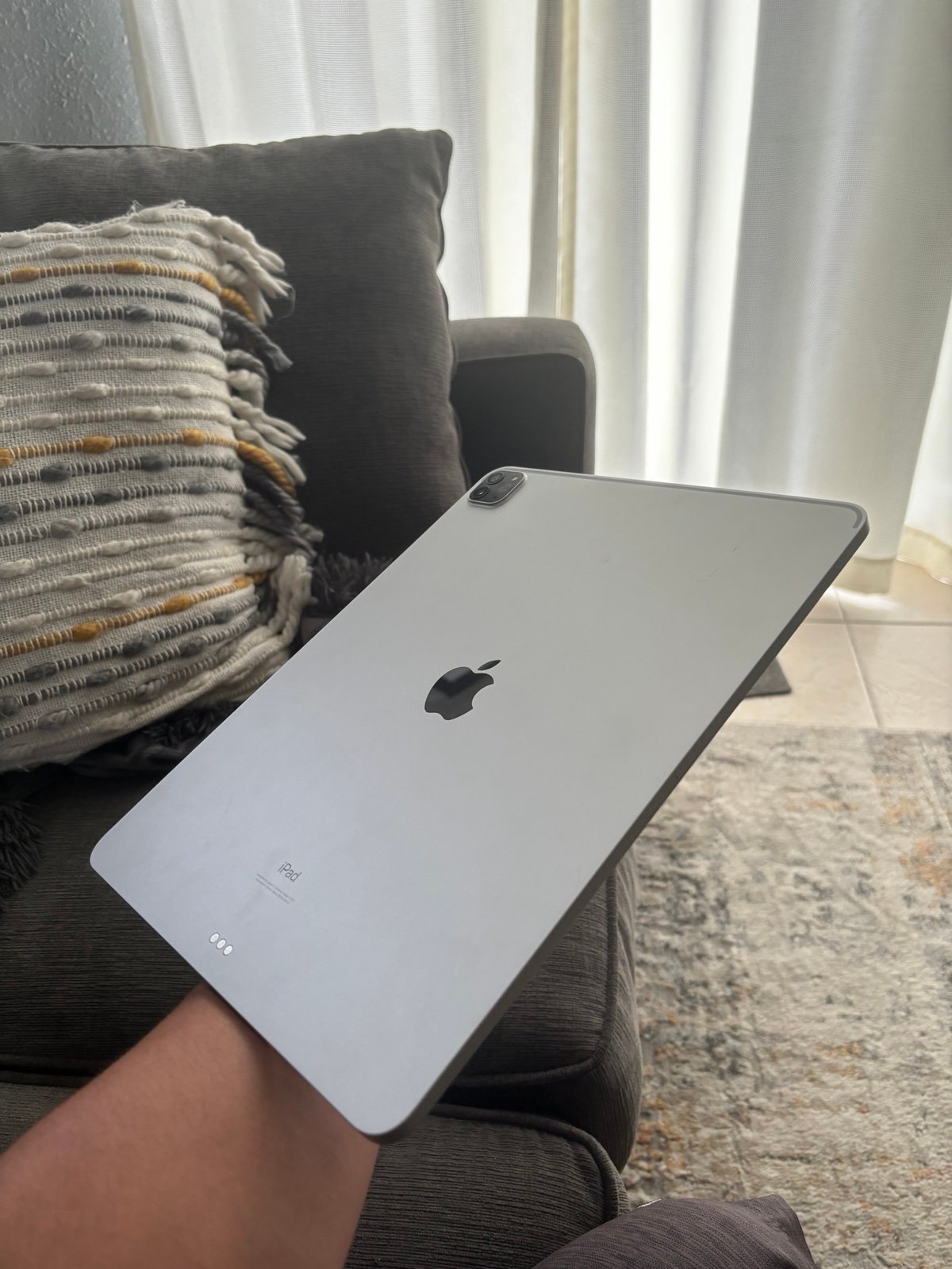 Apple iPad Pro 5th Generation 128 GB in Silver 12.9 5J73