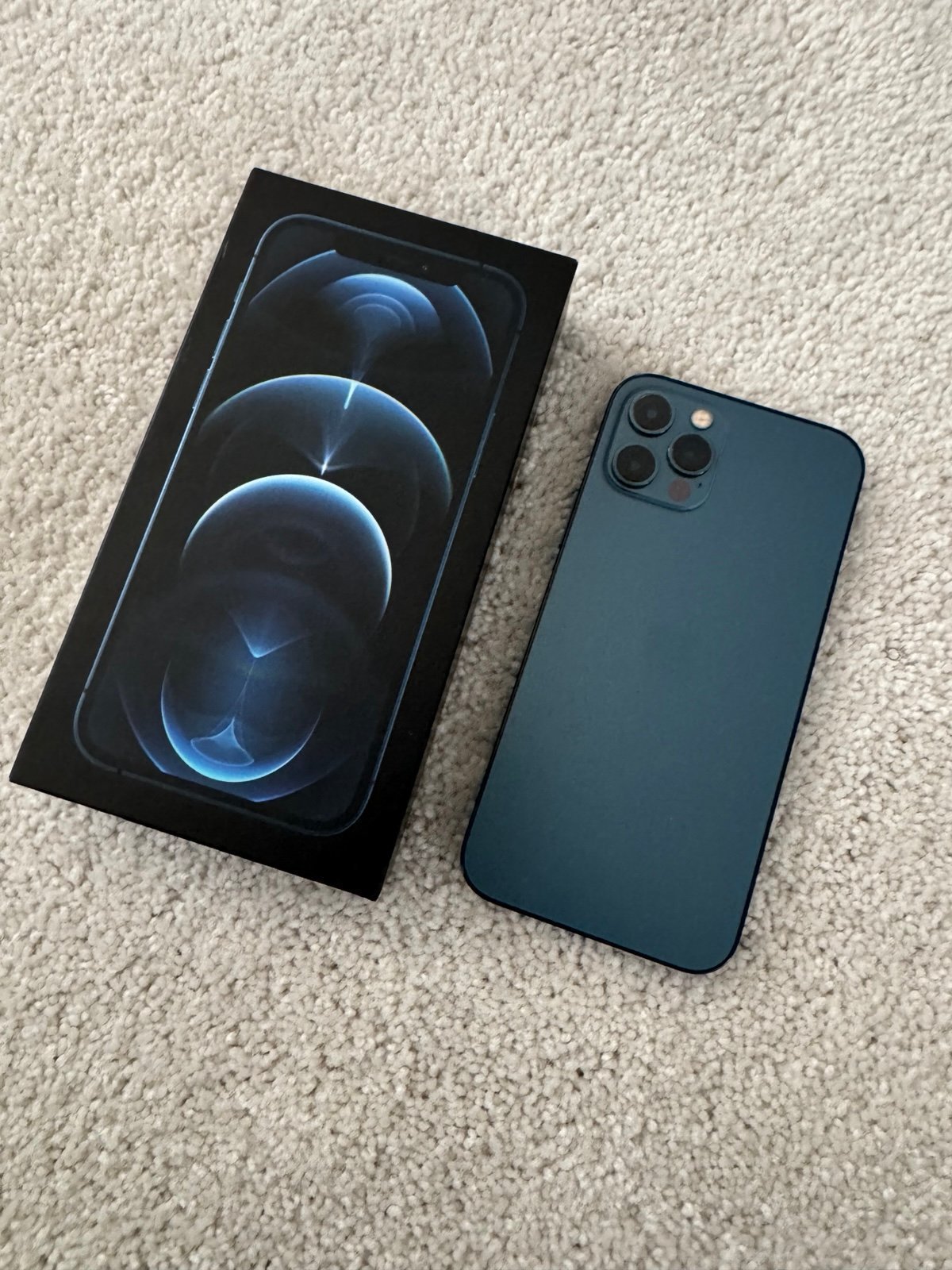 iPhone 12 Pro - Pacific Blue - 256GB - Unlocked 3L11