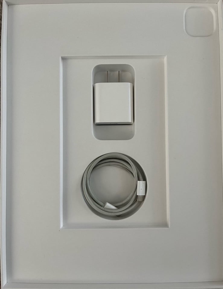 Apple iPad Pro 12.9 inch. 128gb. 2nd Generation Apple Pencil 3U39