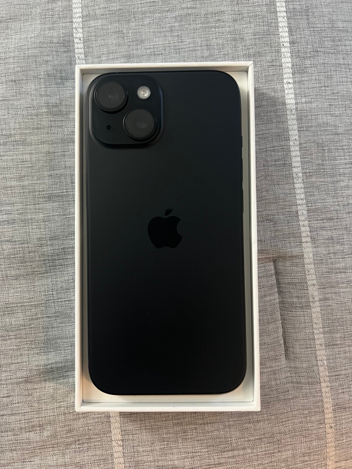 Apple iPhone 15 128 GB in Black 7W95