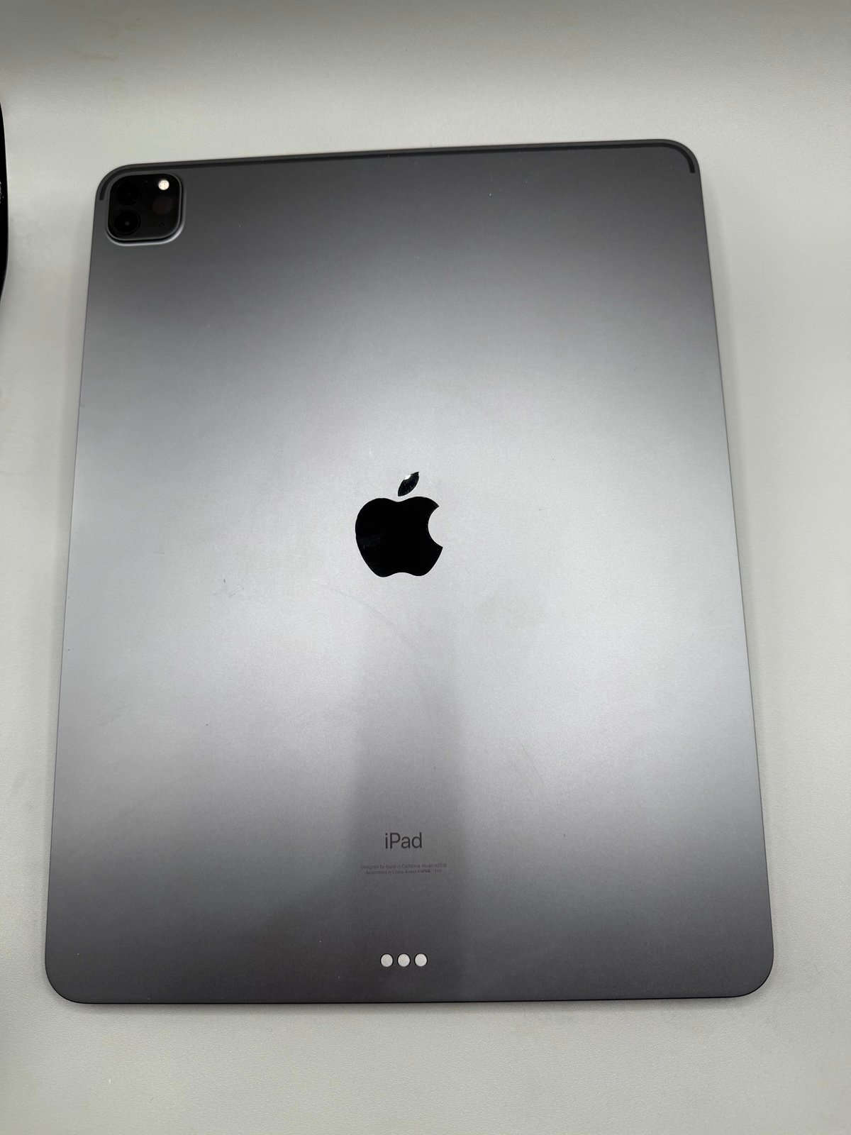 iPad pro 12.9 5th generation with apple pencil 8M57