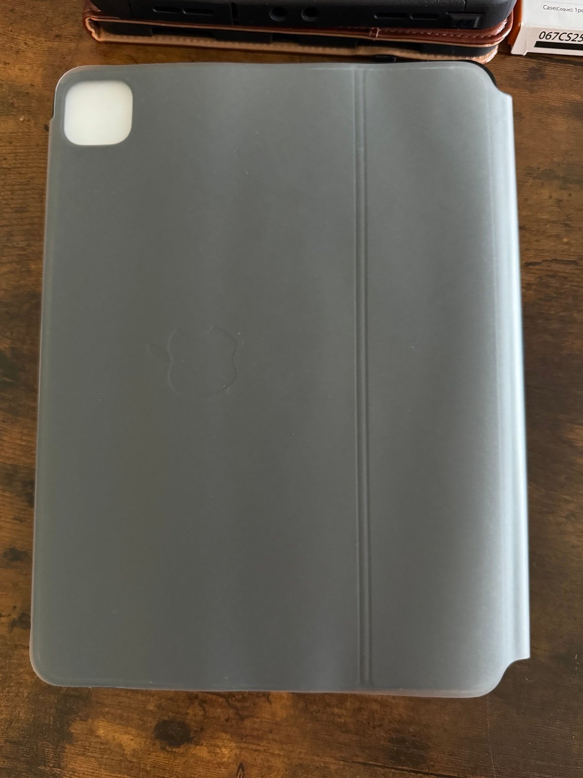 Apple iPad Pro 1st Generation 64 GB in Space Gray with Magic Keyboard 3B79