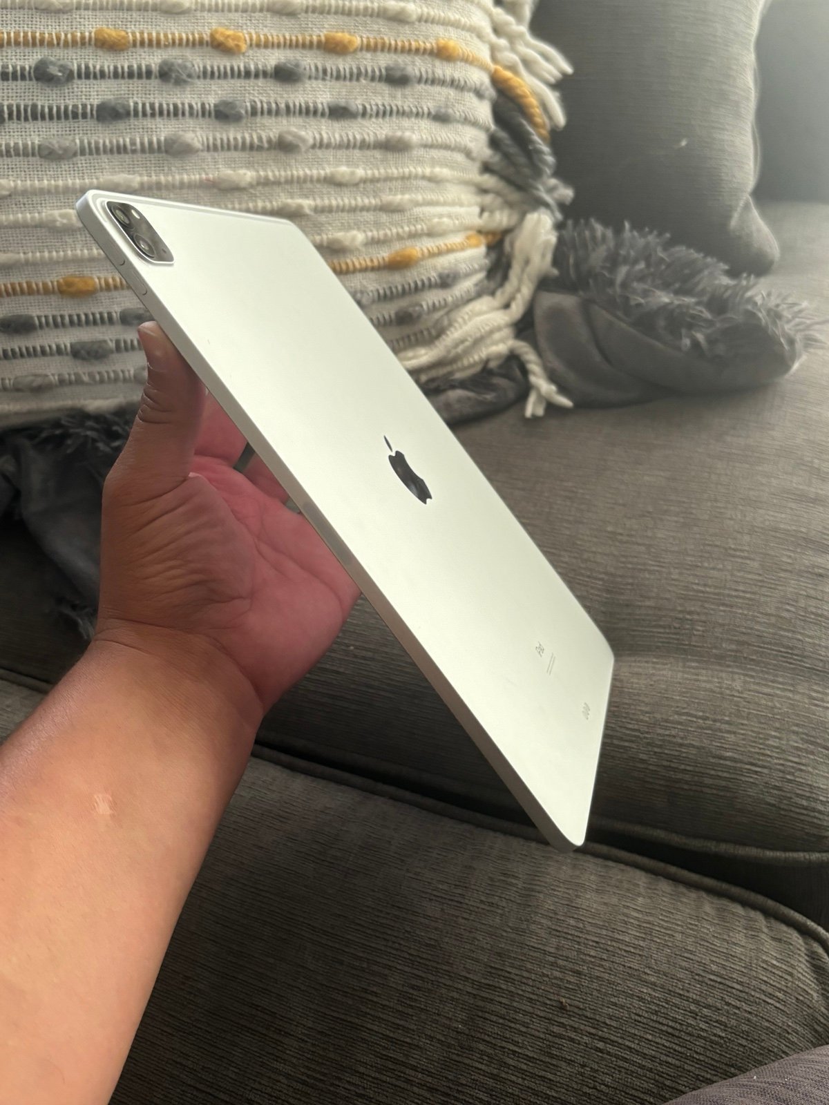 Apple iPad Pro 5th Generation 128 GB in Silver 12.9 5J73