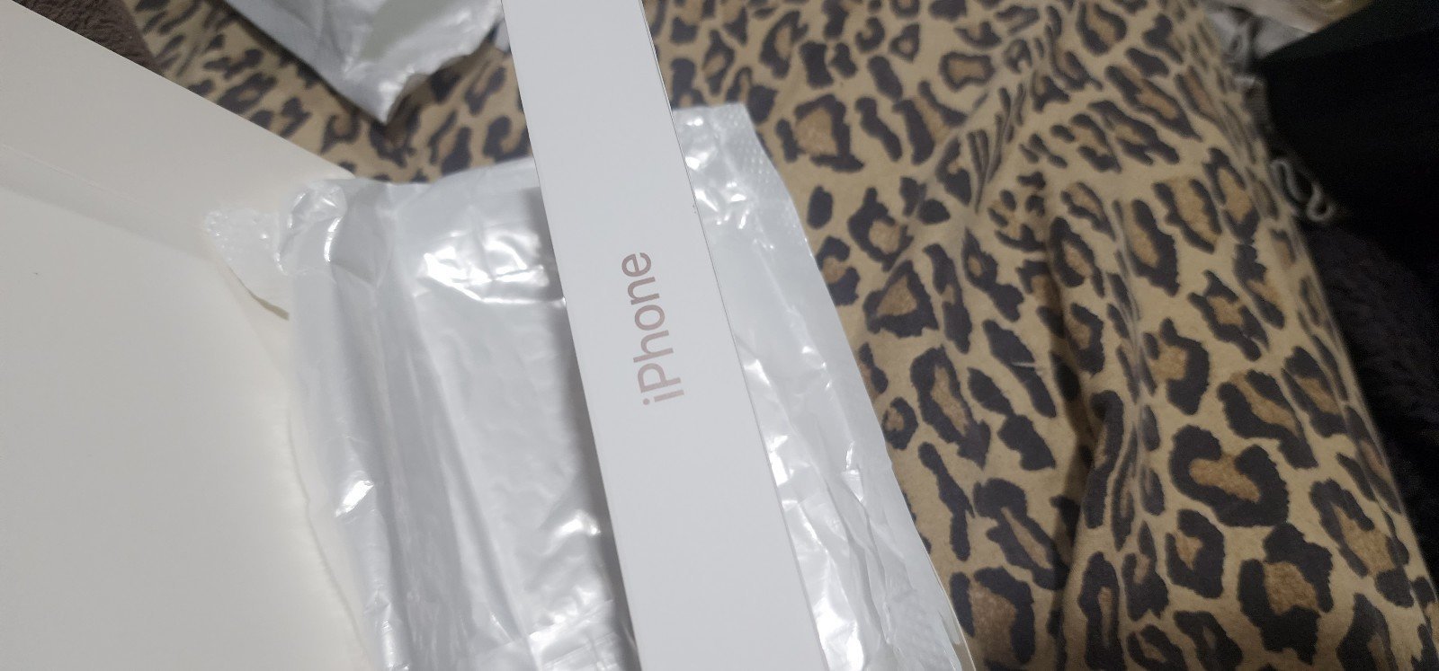 Iphone 16 pro  tmobile) locked 128 gb 3S25