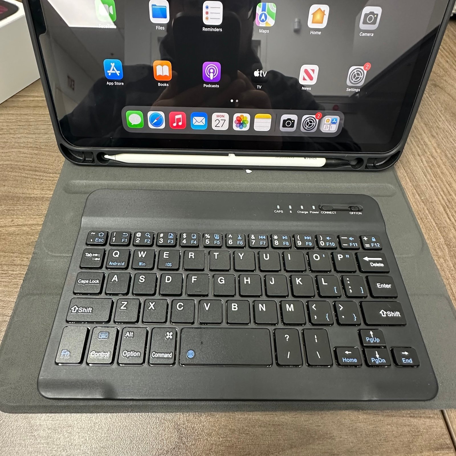 iPad Pro 11-inch 3rd Gen 128GB WiFi with Pen and accessories 3K13