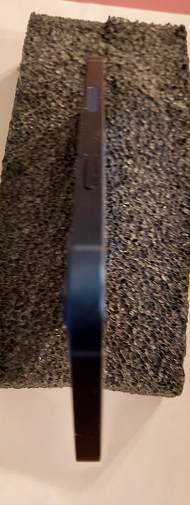 iphone 12 64 gb Blue Locked to Verizon Near Mint condition Battery health 100% 5V21