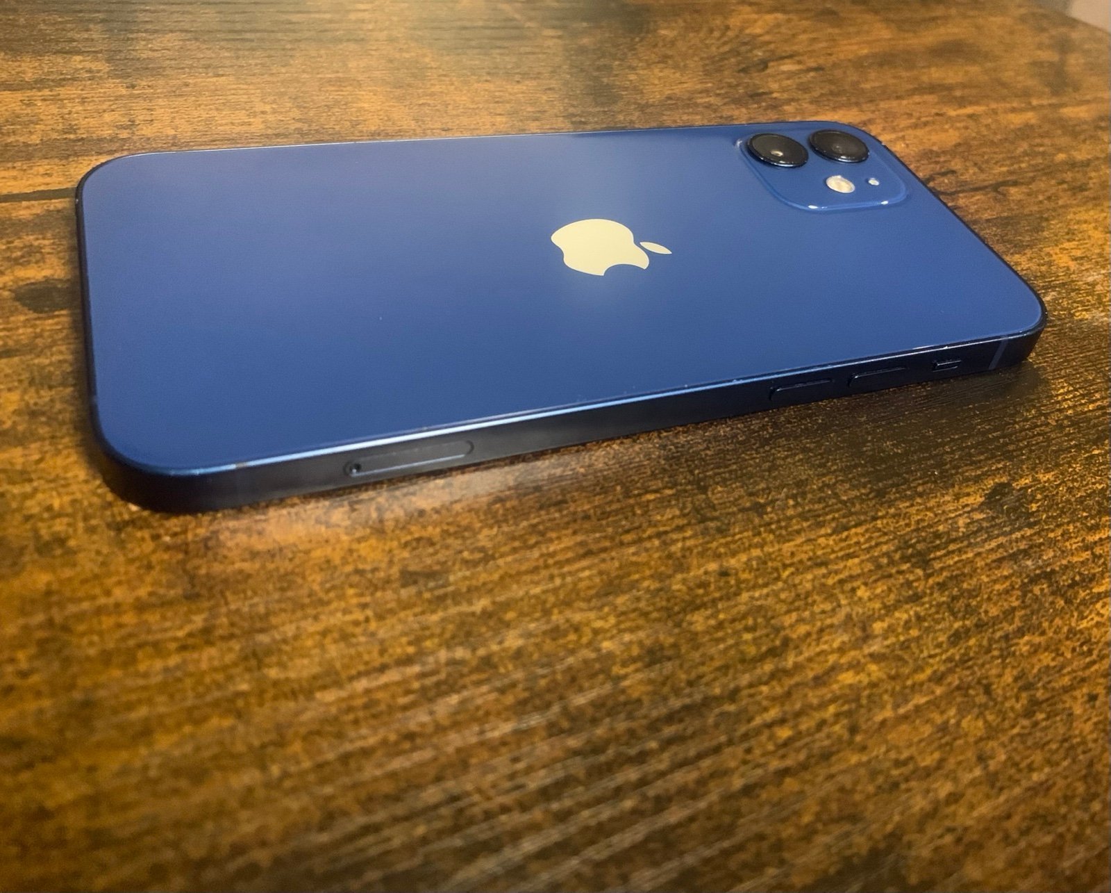 iPhone 12 64 GB unlocked 5D16