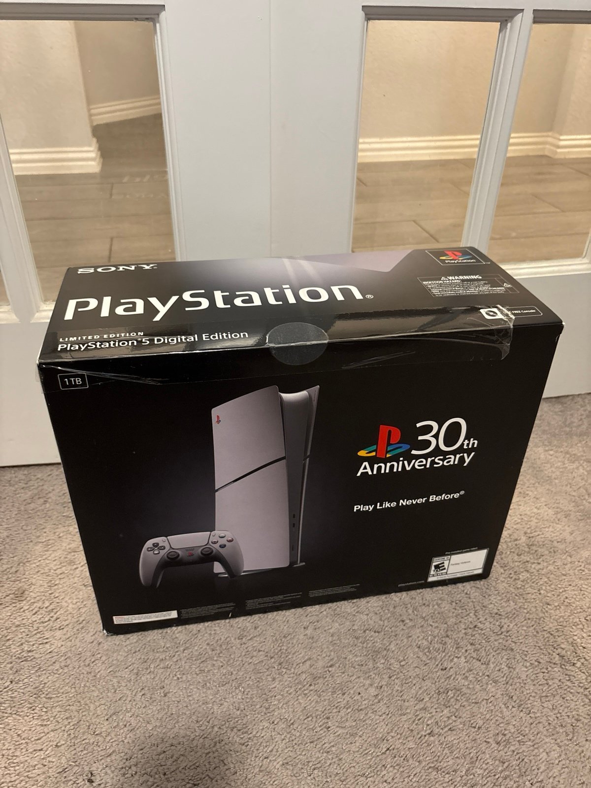 PlayStation 5 30th anniversary - on hand 8Y89