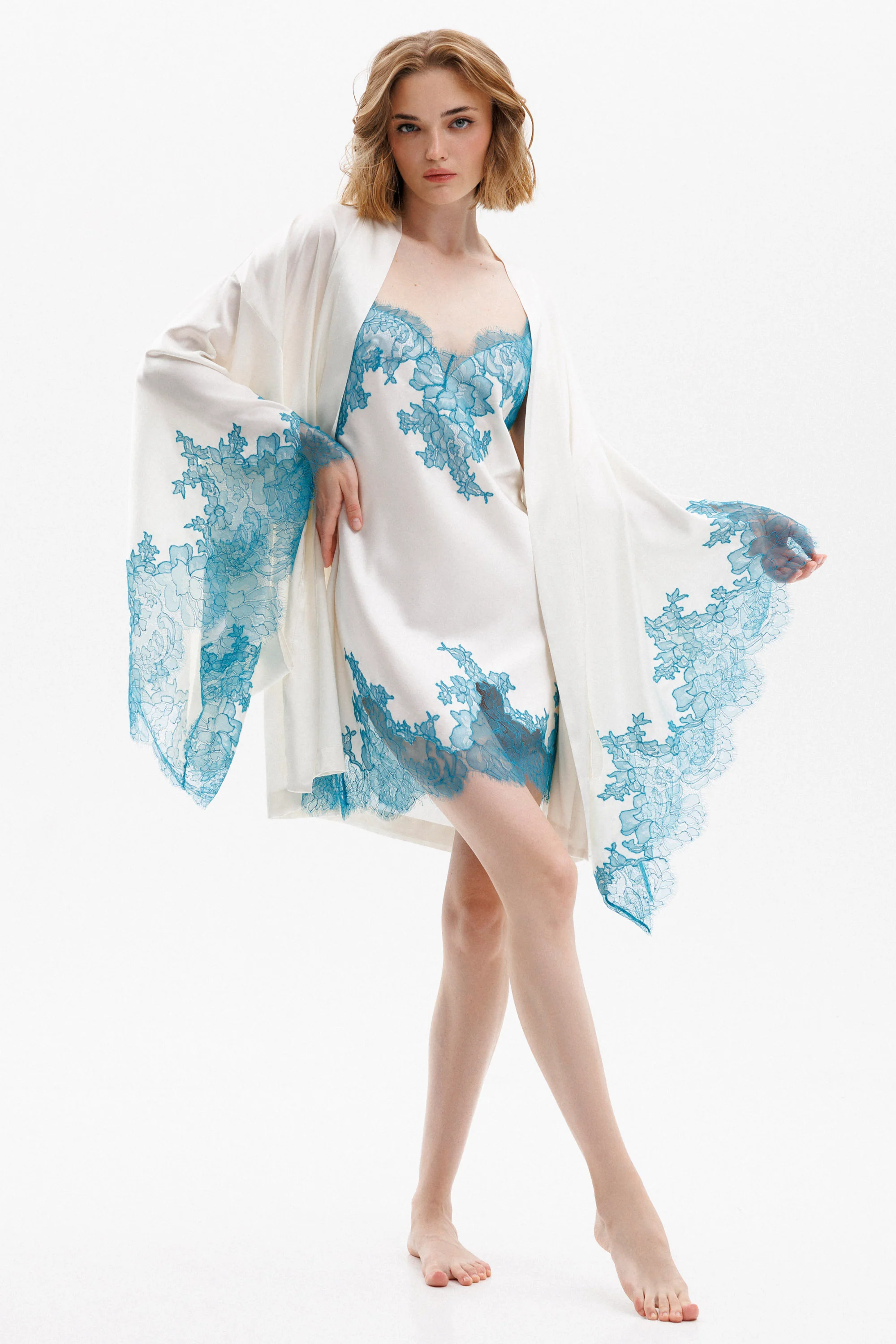 Short Silk Kimono in Ivory with Turquoise Leavers Lace