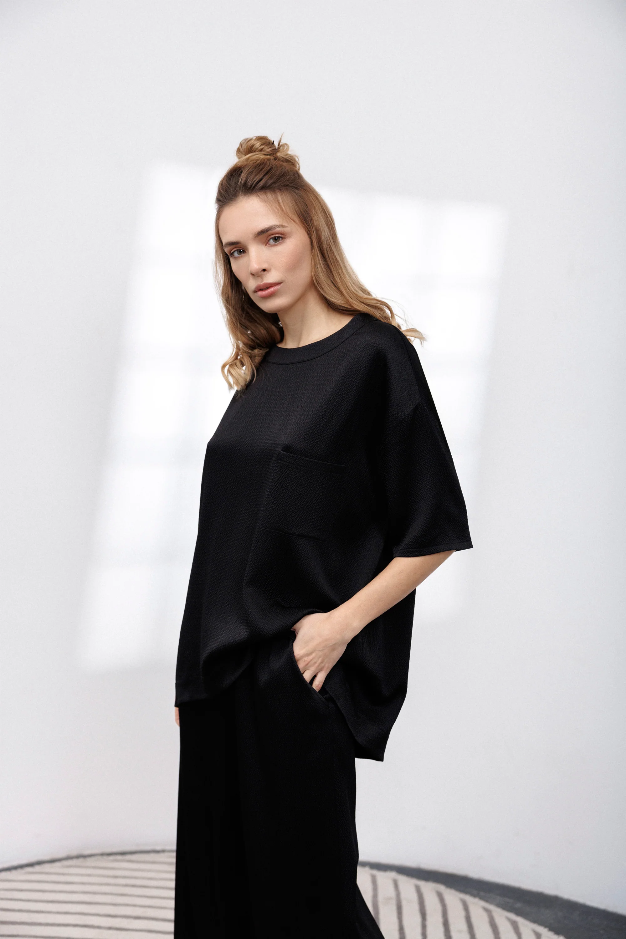 Bubble Silk Relaxed Pants in Black