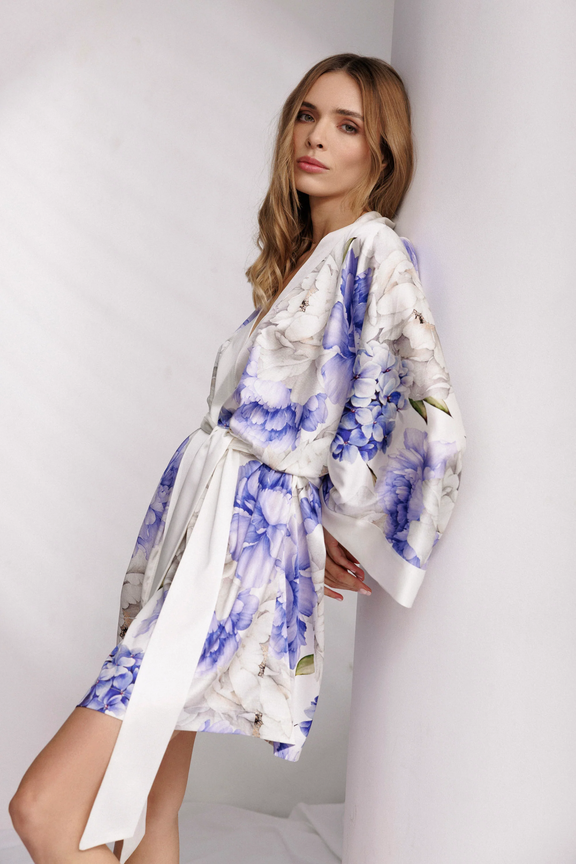Peony Allure Short Robe in Blue