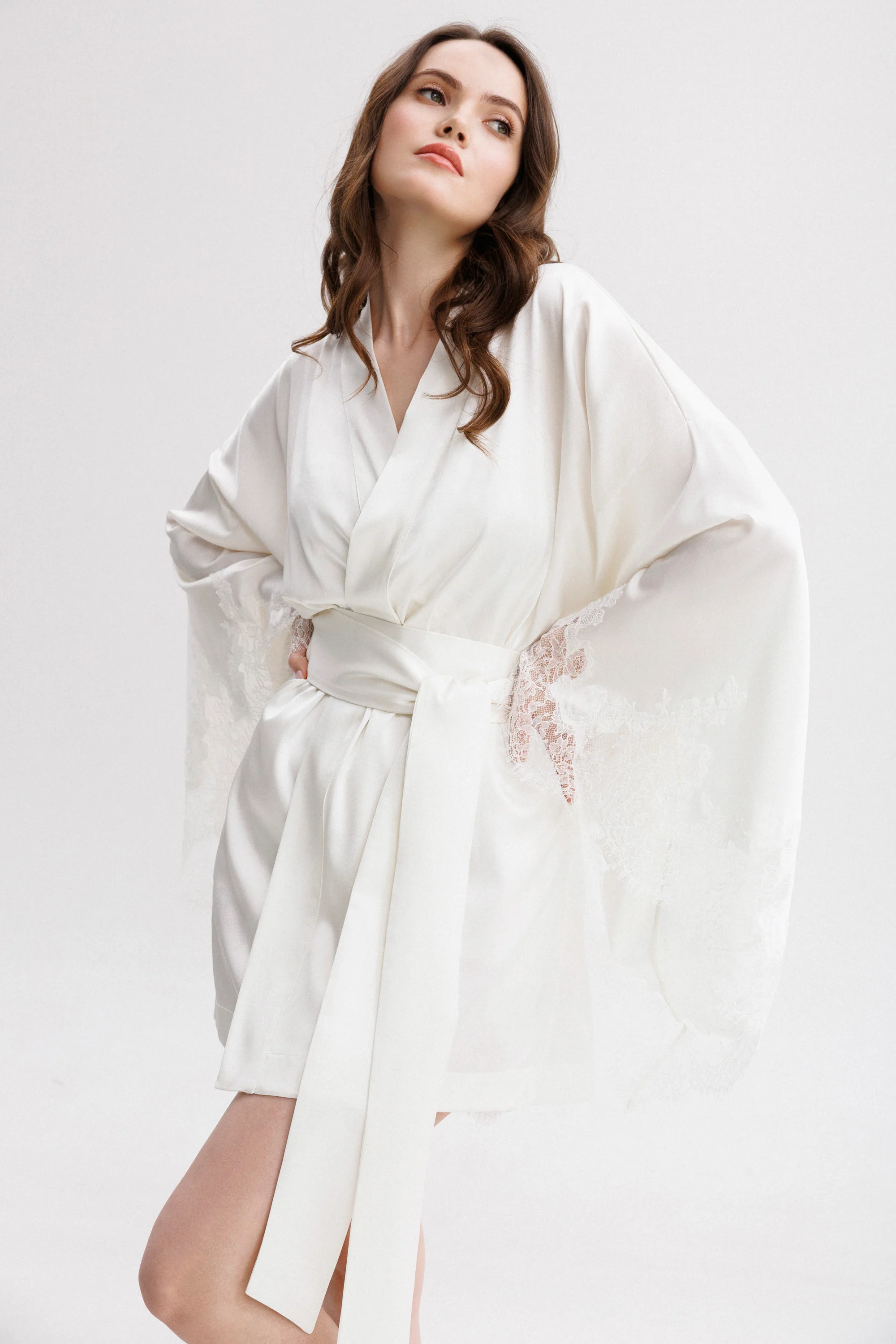 Short Silk Kimono in Ivory wirh Ivory Caudry Lace