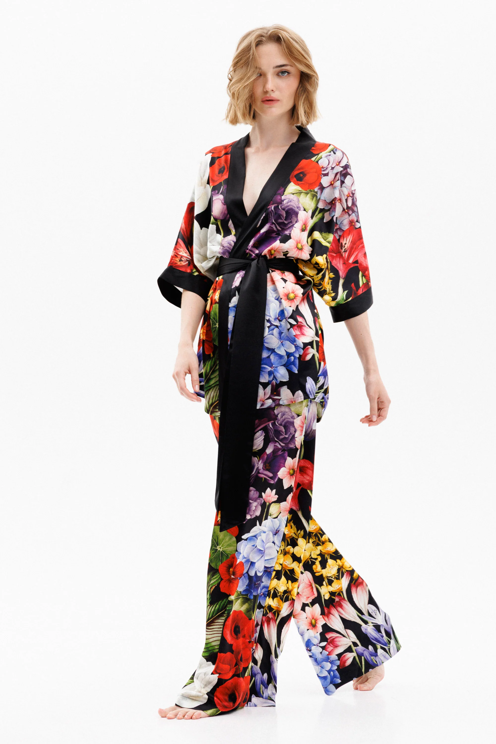 Wild Bloom Lounge Set in Black