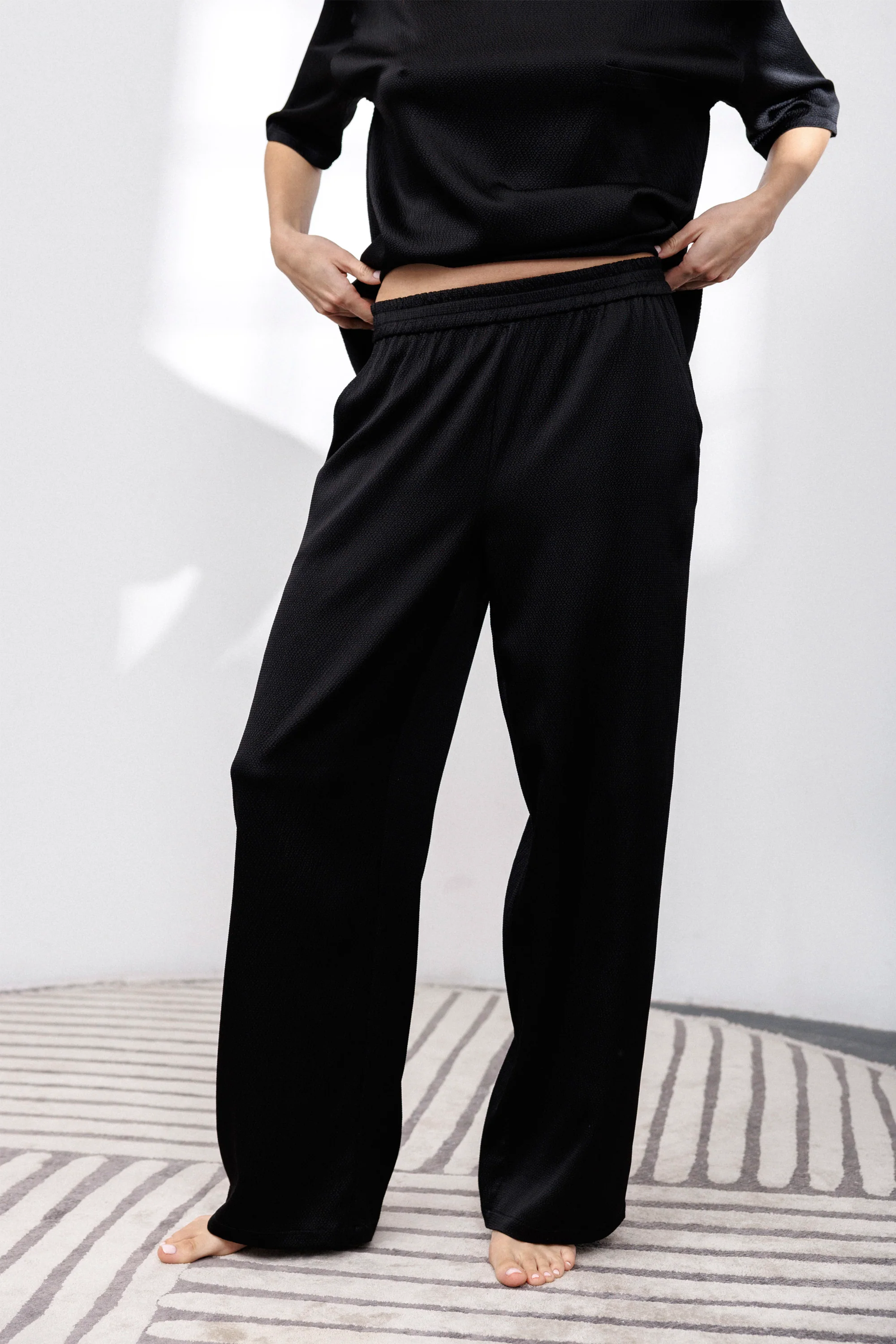 Bubble Silk Relaxed Pants in Black