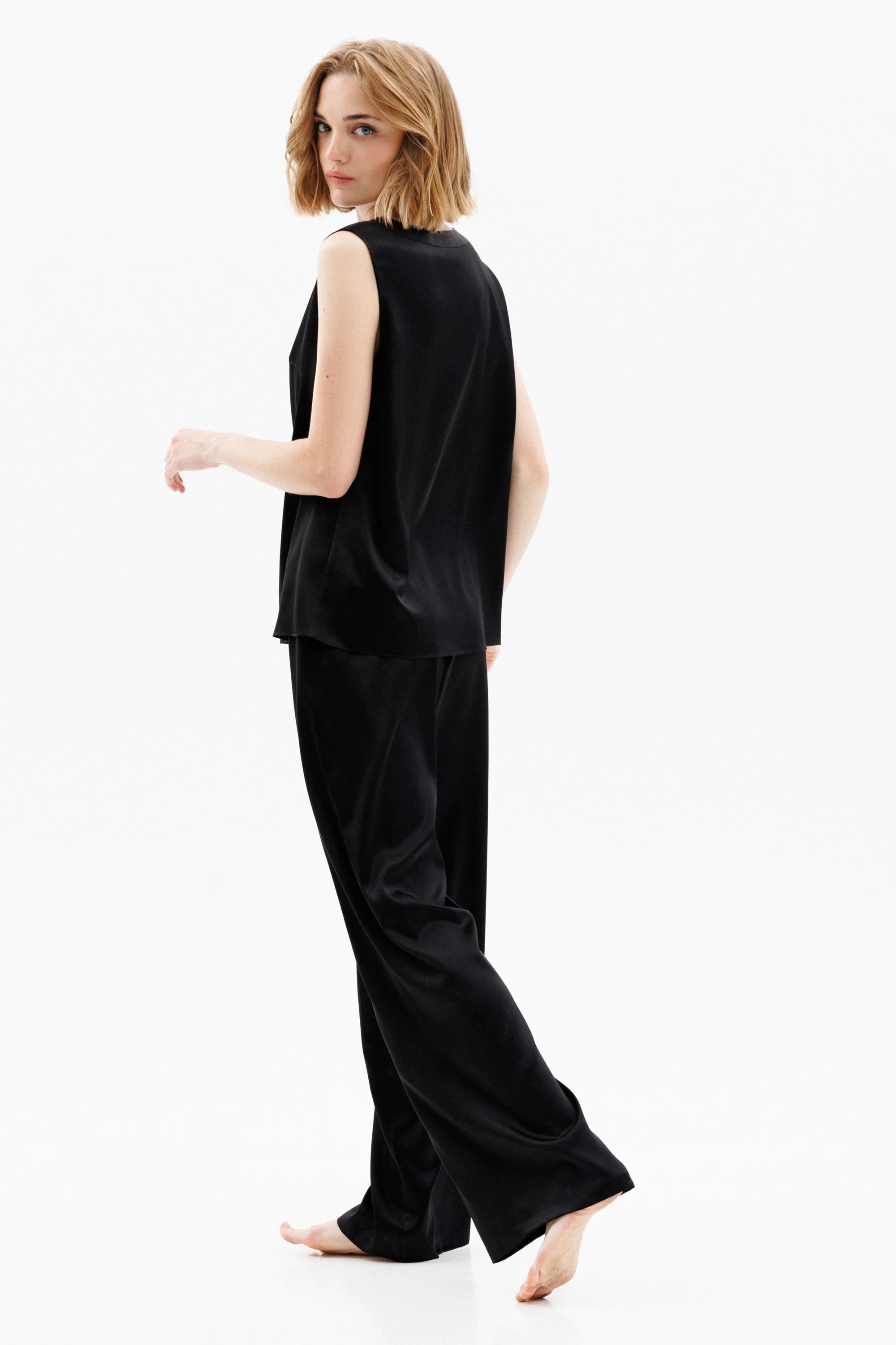 Silk Relaxed Pants in Black