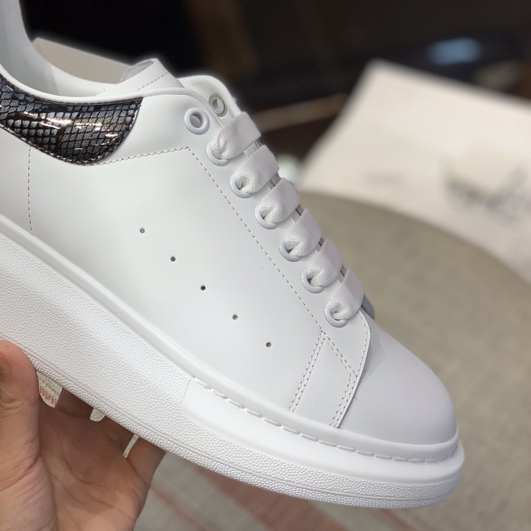Alexander McQueen MQ Grey paint snake-grain pattern tail Sneakers