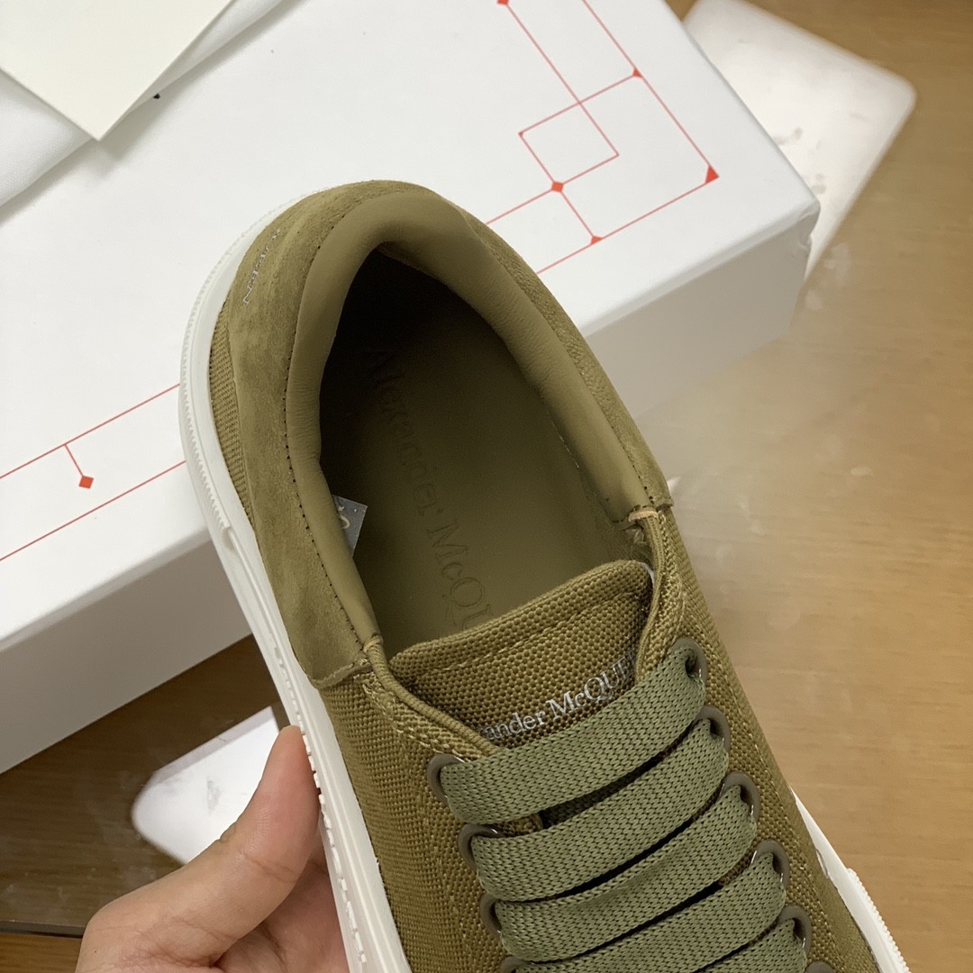 Alexander McQueen MQ olive green velvet tail Sneakers