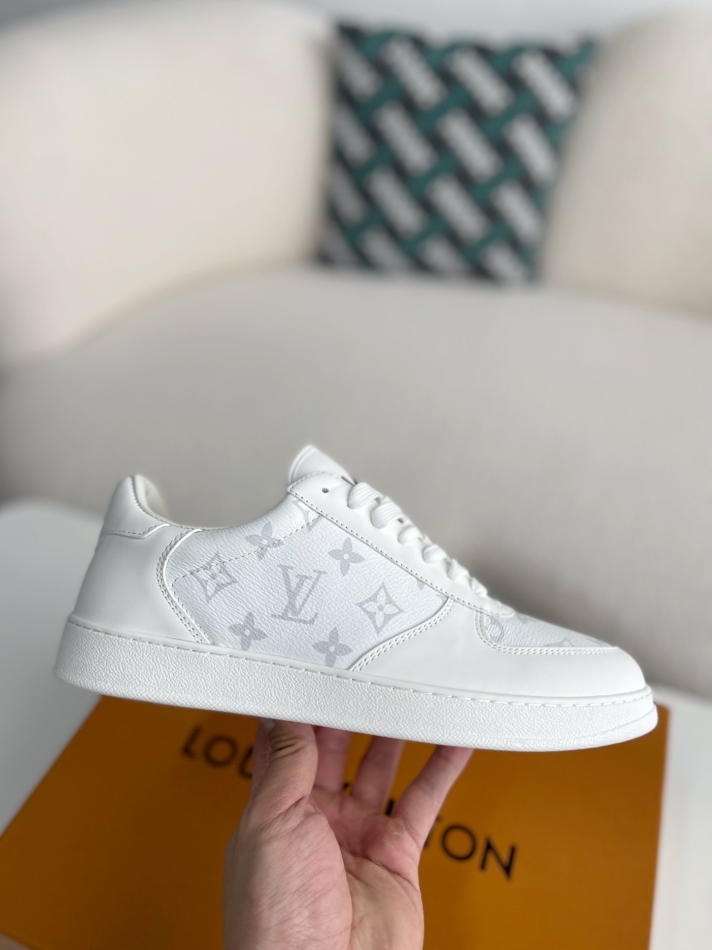 LOUIS VUITTON RIVOLI SNEAKERS