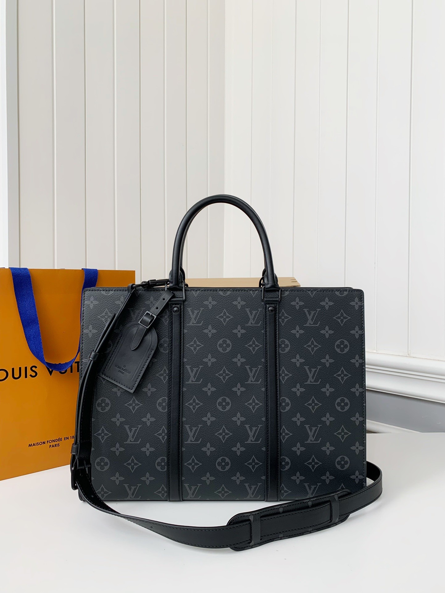 Louis Vuitton's new Sac Plat HorizontalZippé men's black flower briefcase M45165