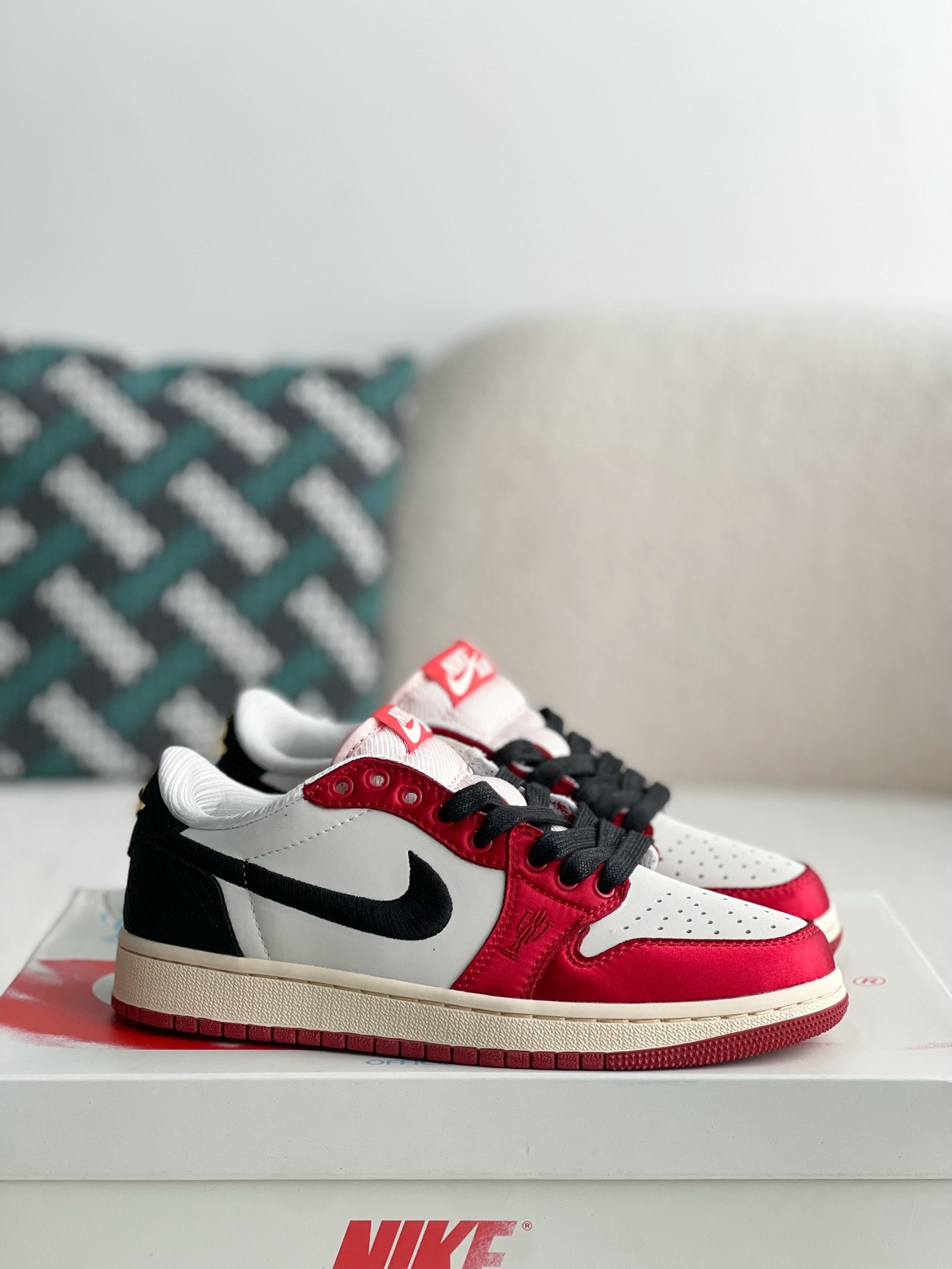 Trophy Room x Jordan Air Jordan 1 LowGolf Sneakers