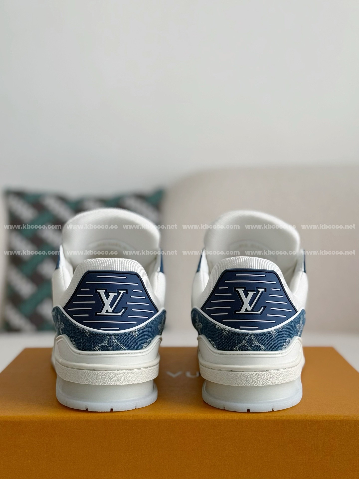 【#4115】 LOUIS VUITTON RUNNER TATIC SNEAKERS