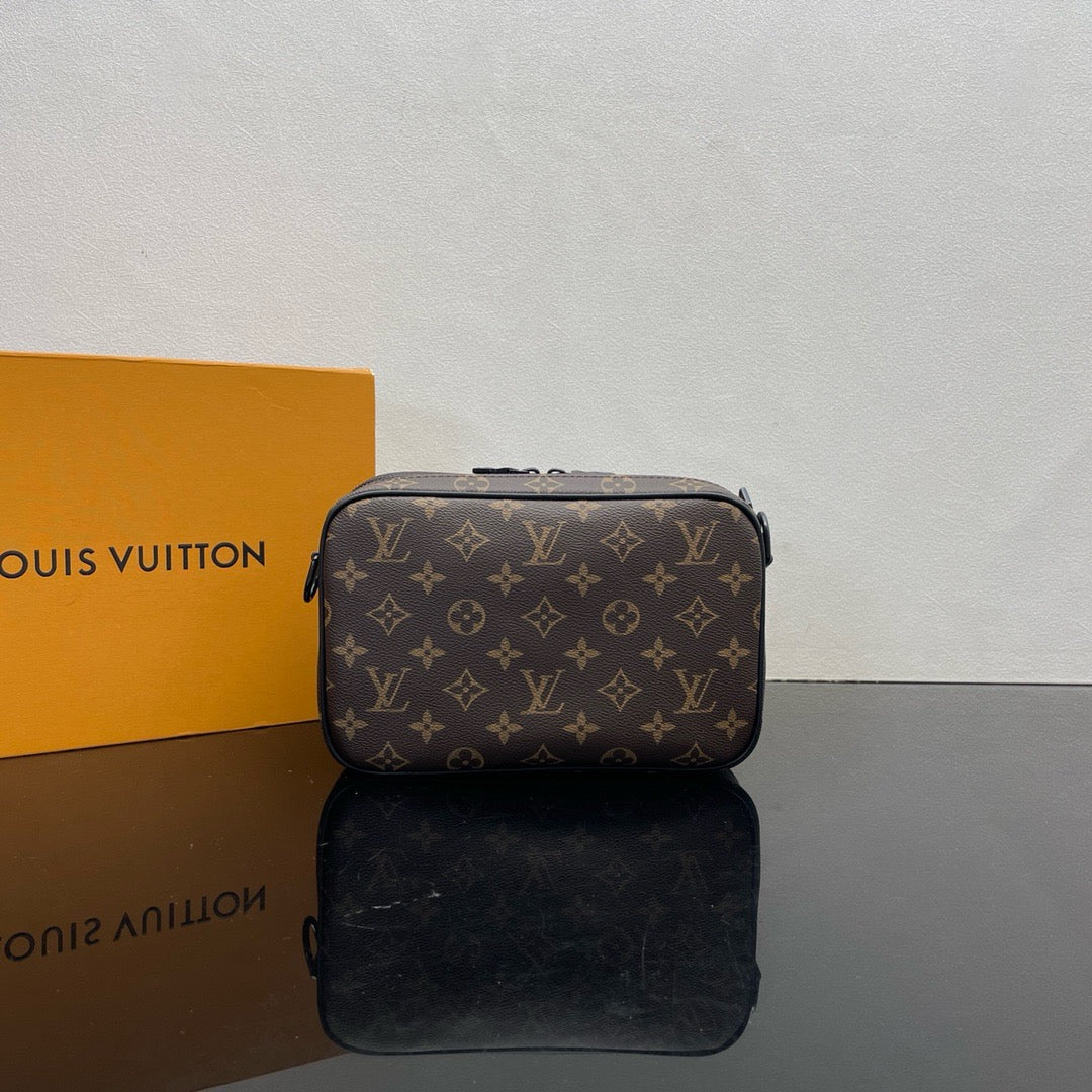 LOUIS VUITTON Alpha Crossbody bag/top quality M46955