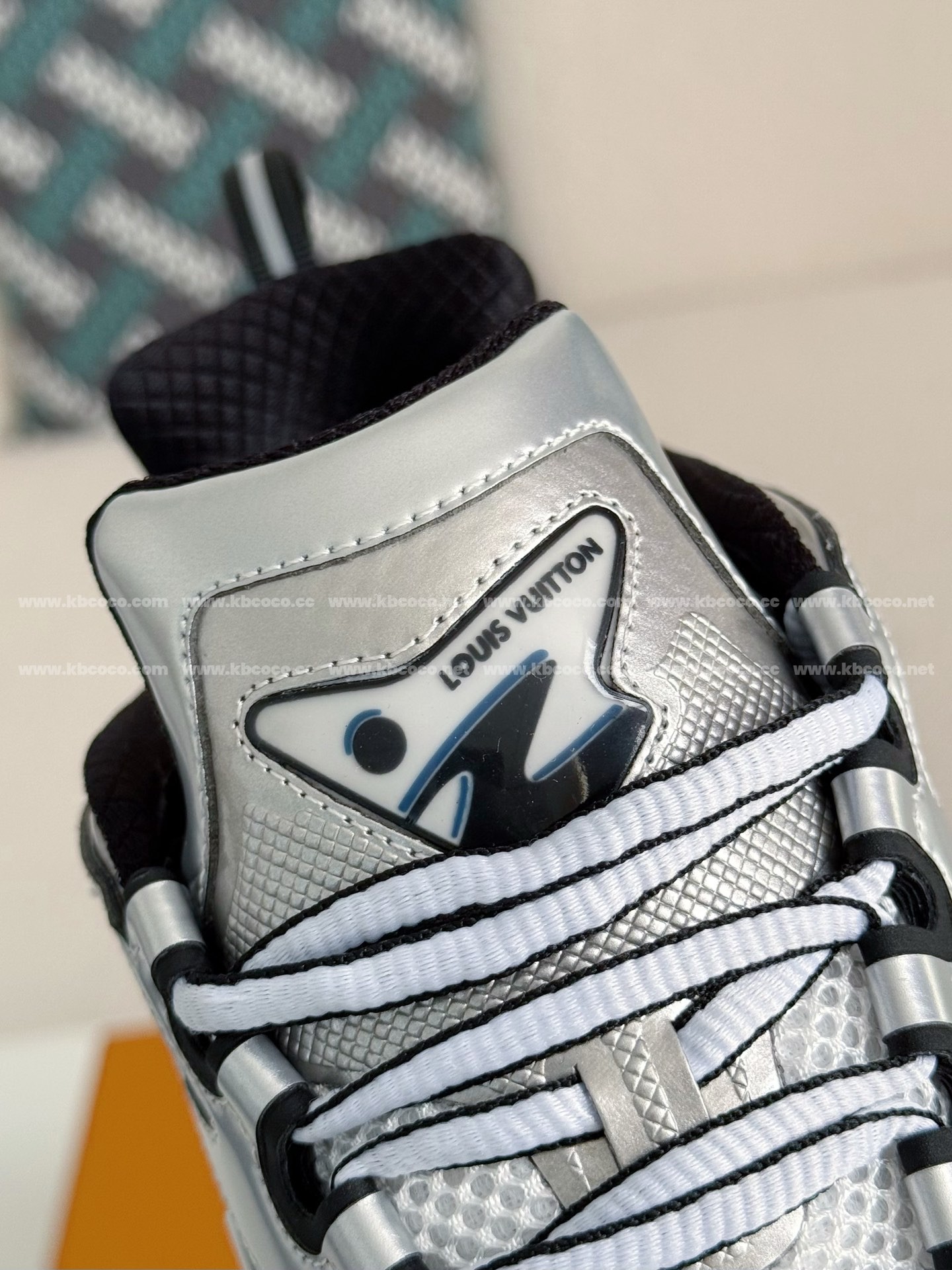 【#4188】 LOUIS VUITTON RUNNER SNEAKERS